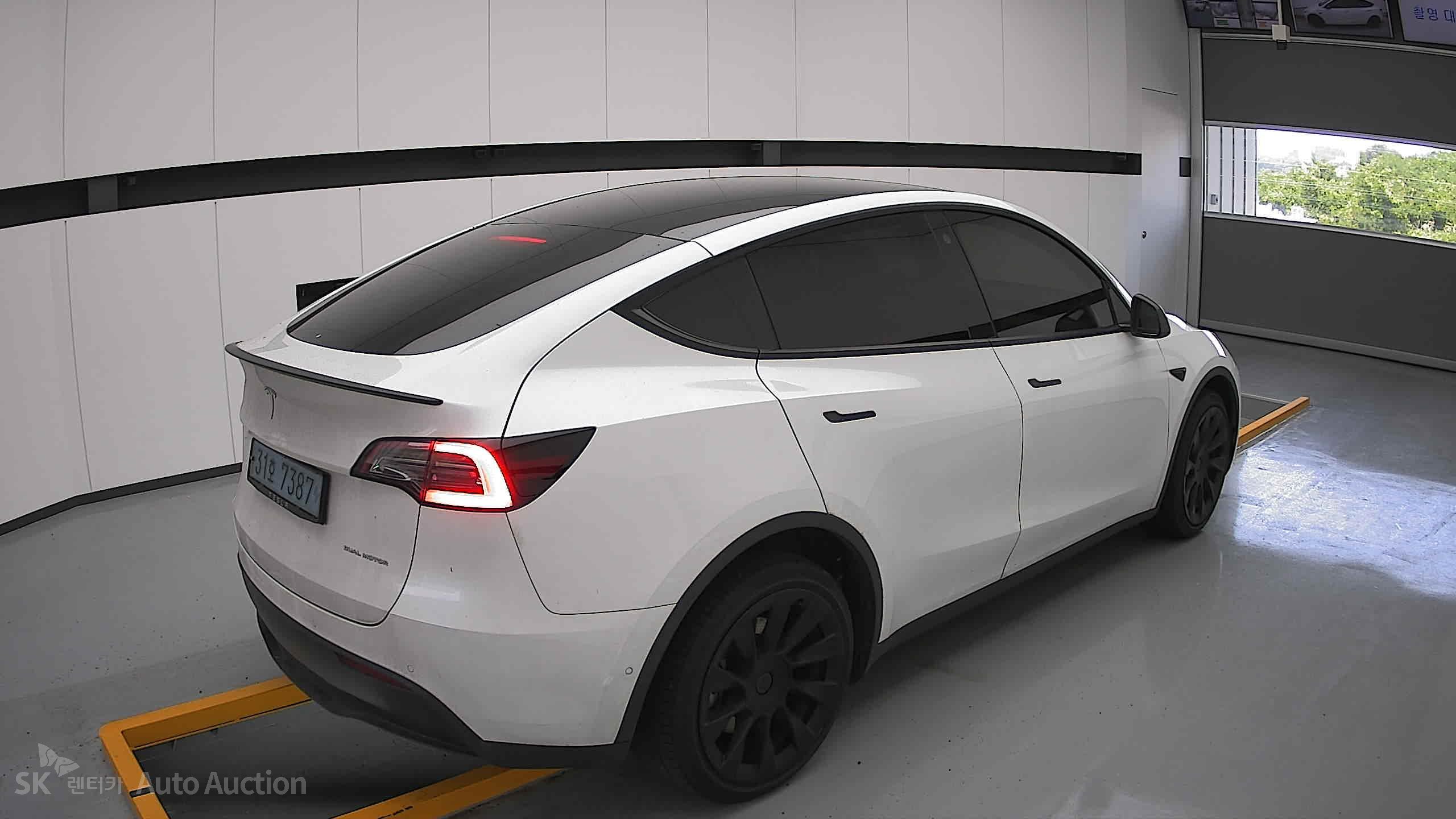 2022 - tesla model y
