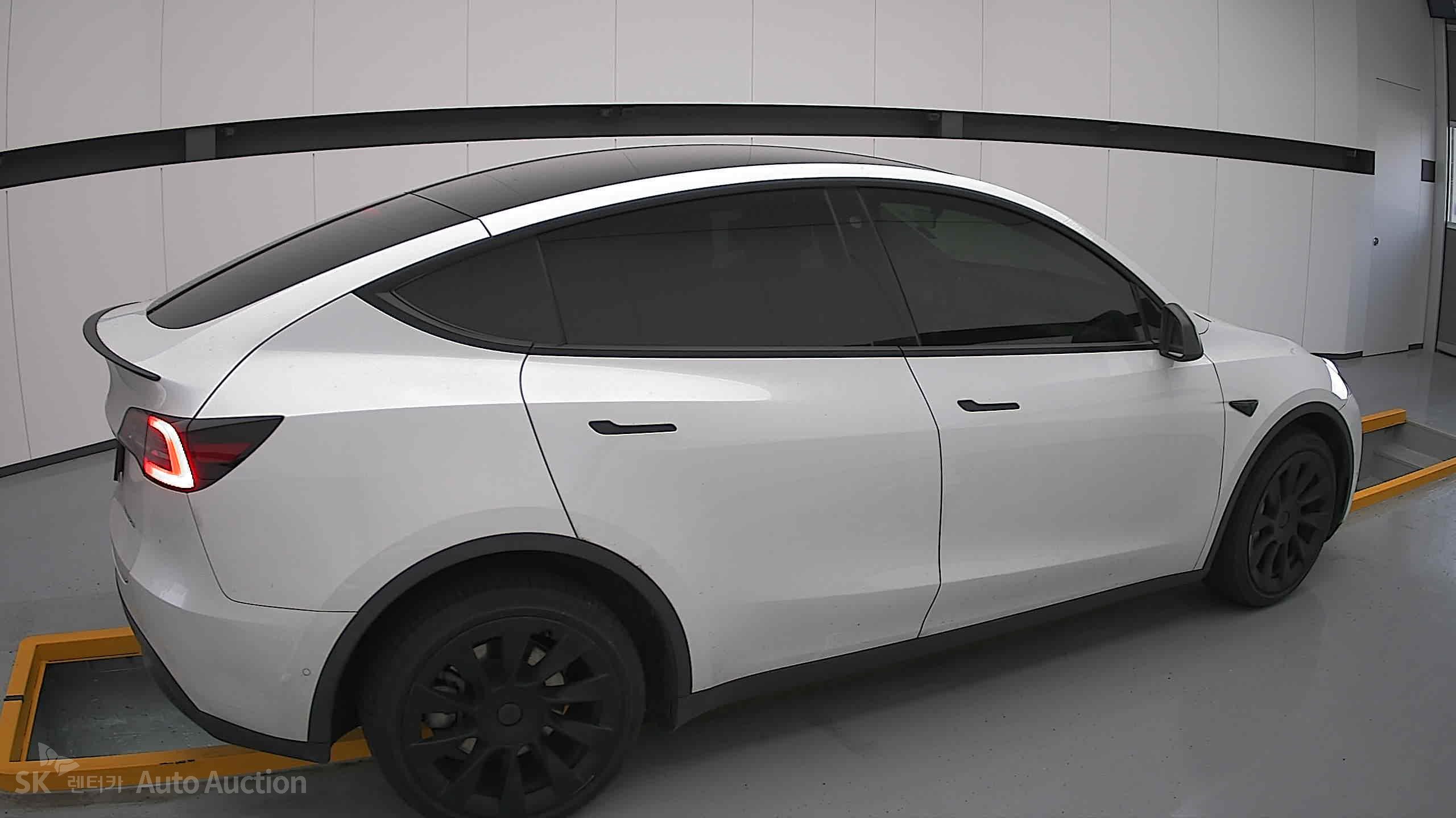 2022 - tesla model y
