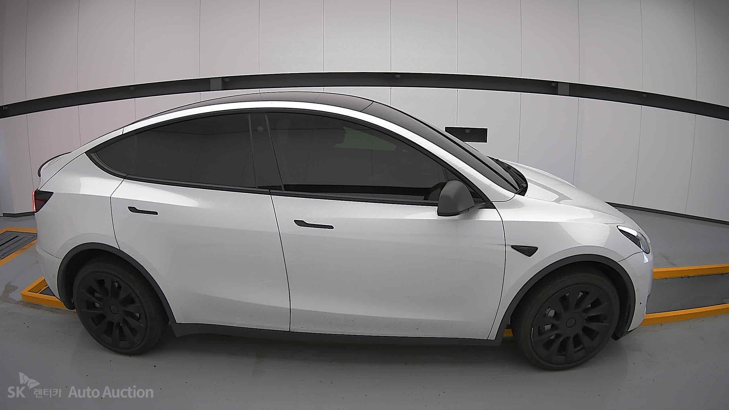 2022 - tesla model y