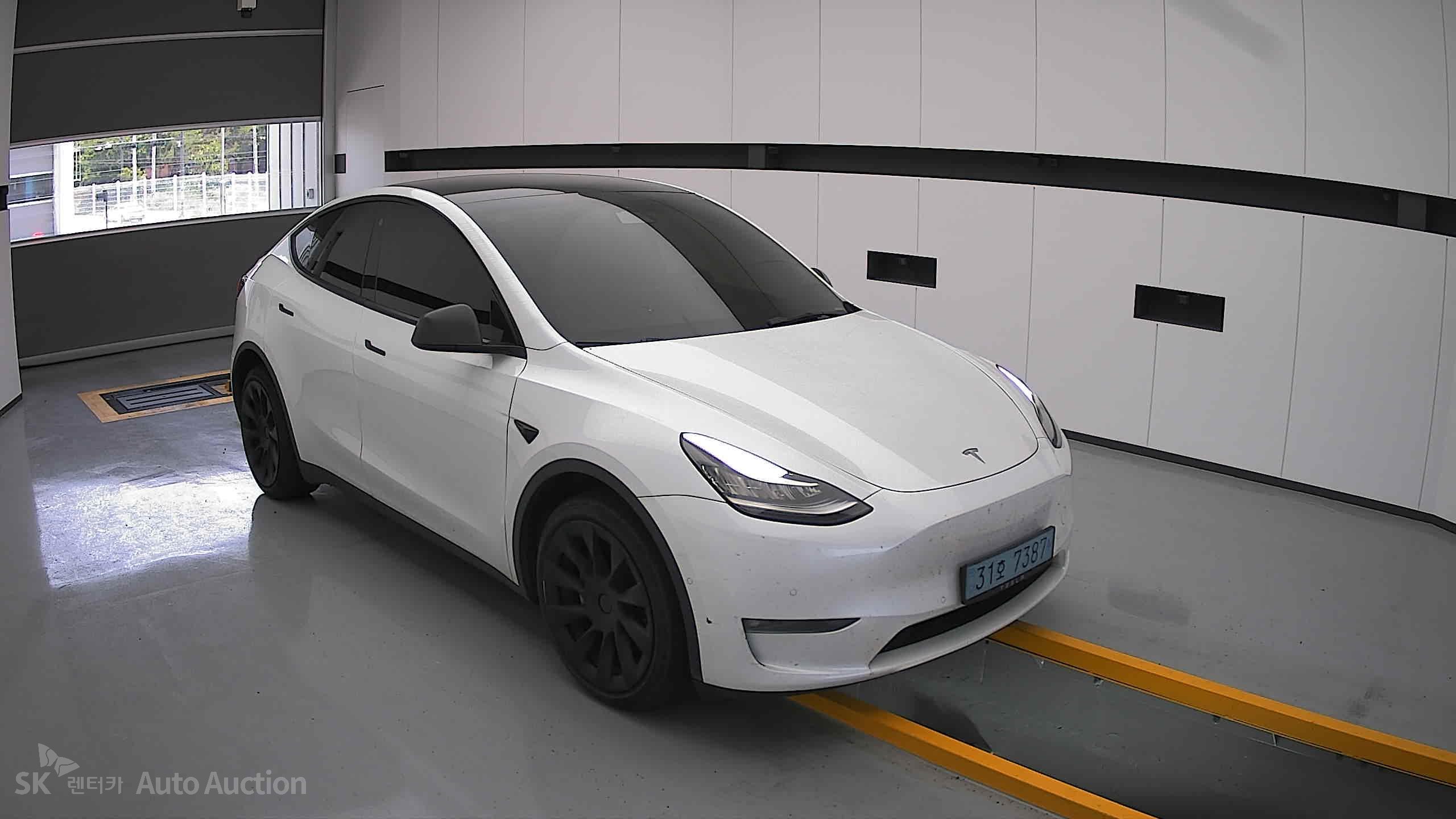 2022 - tesla model y