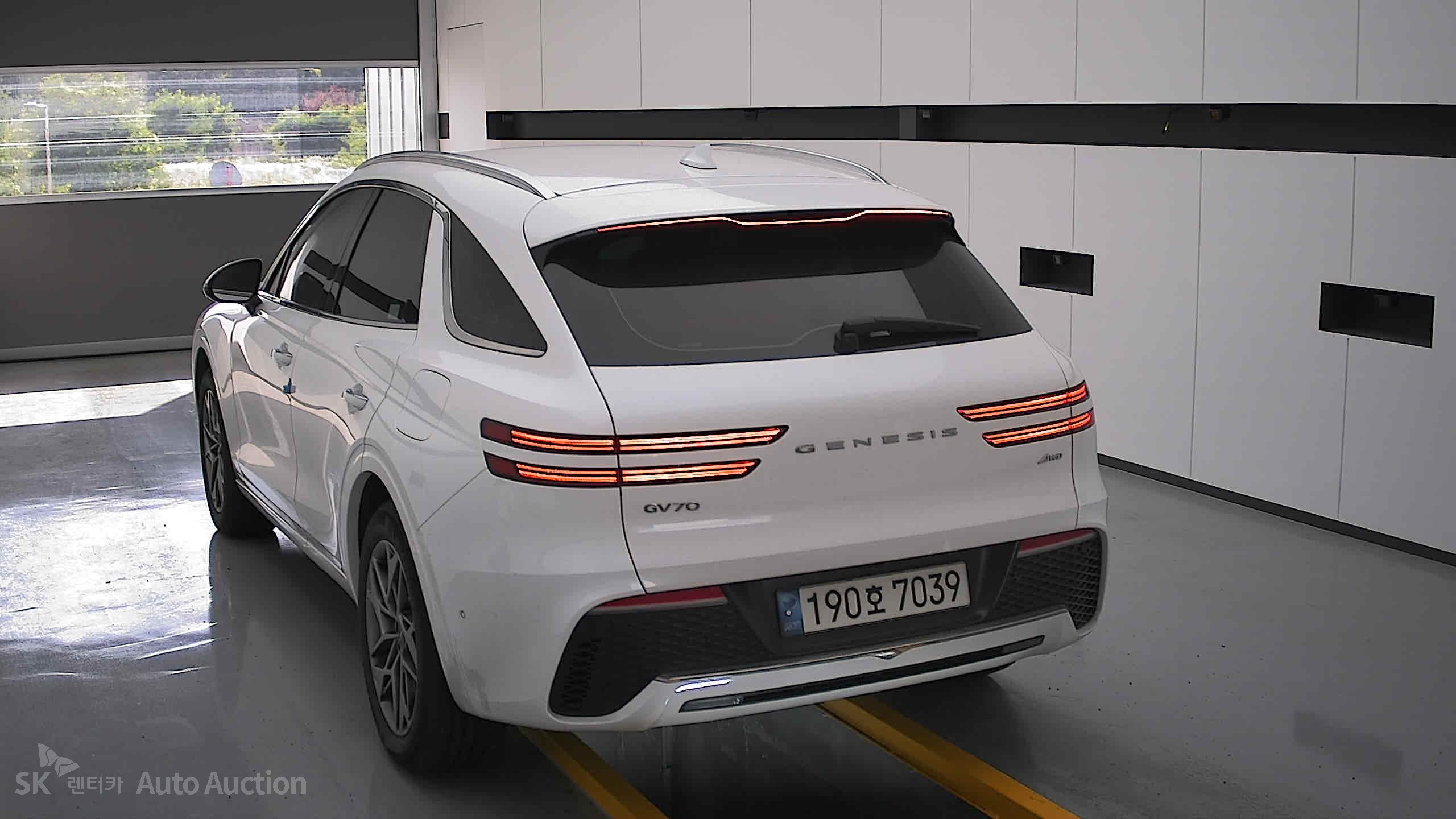 2022 - genesis gv70