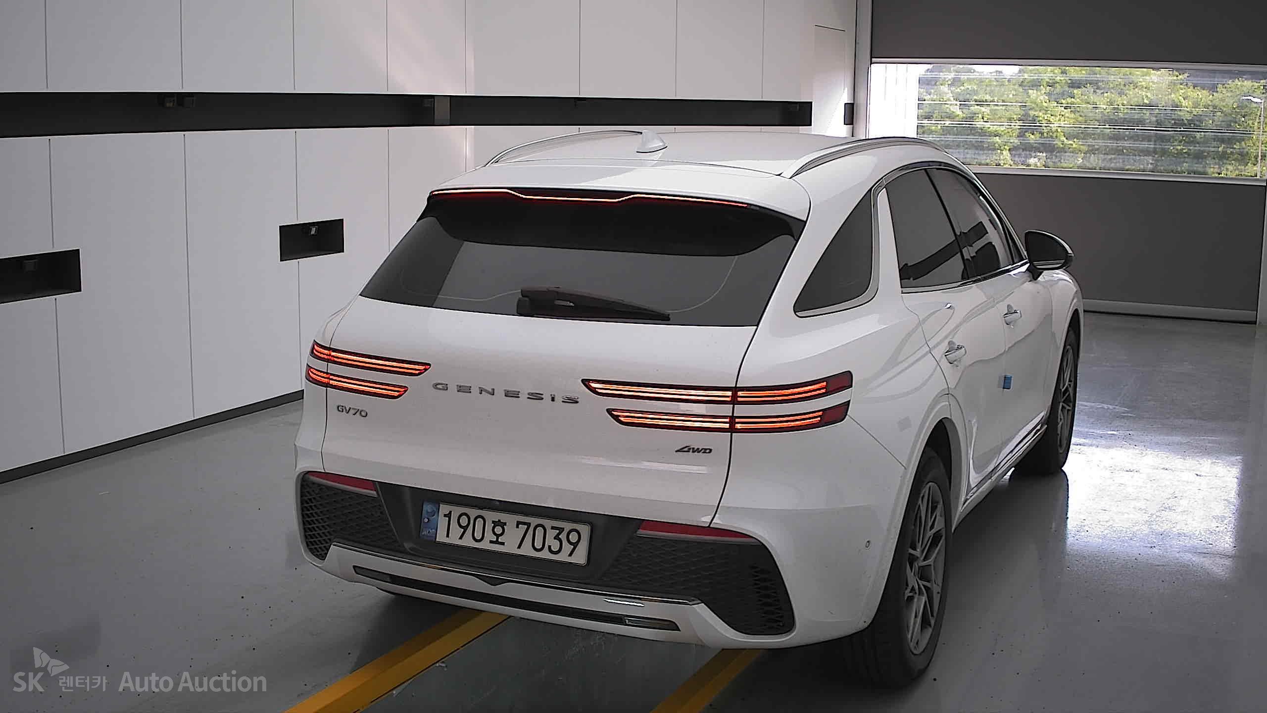 2022 - genesis gv70