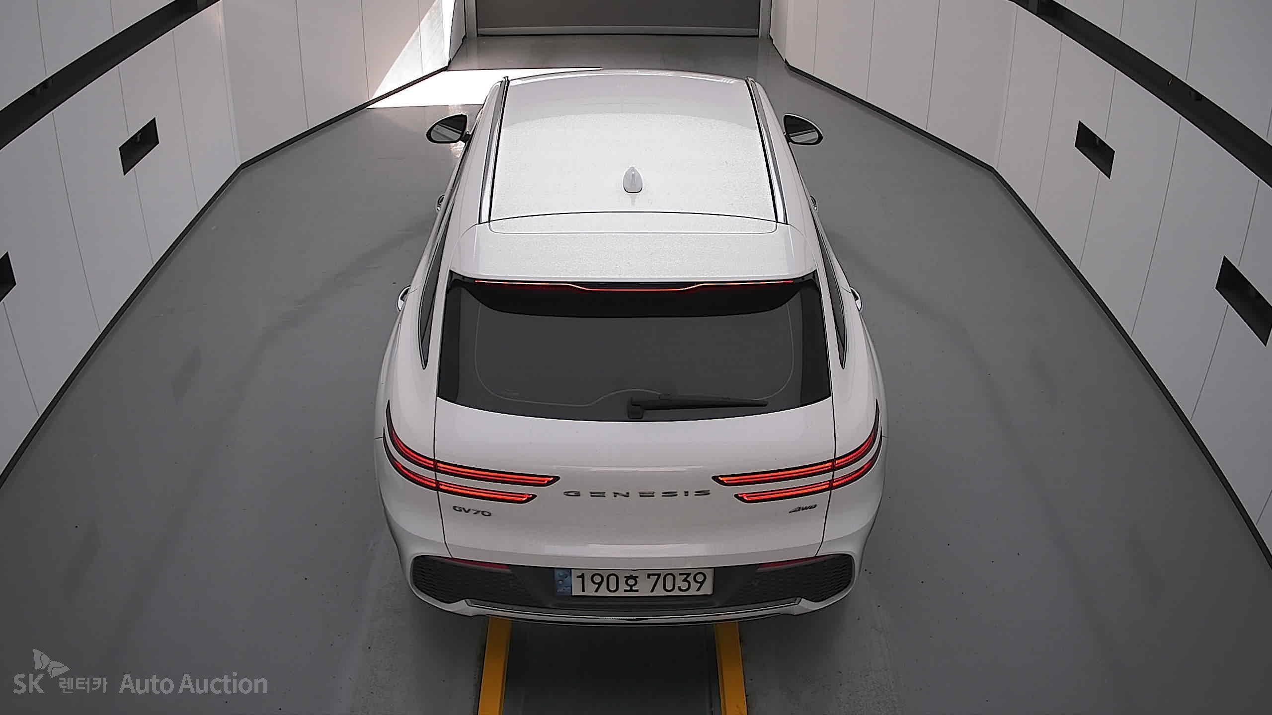 2022 - genesis gv70