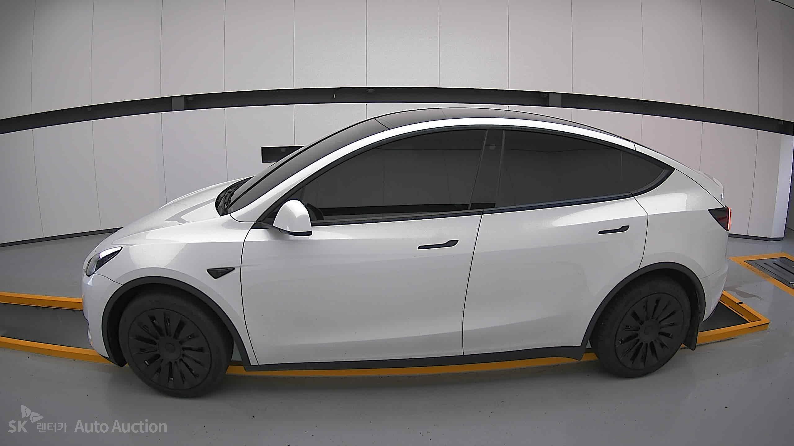 2022 - tesla model y