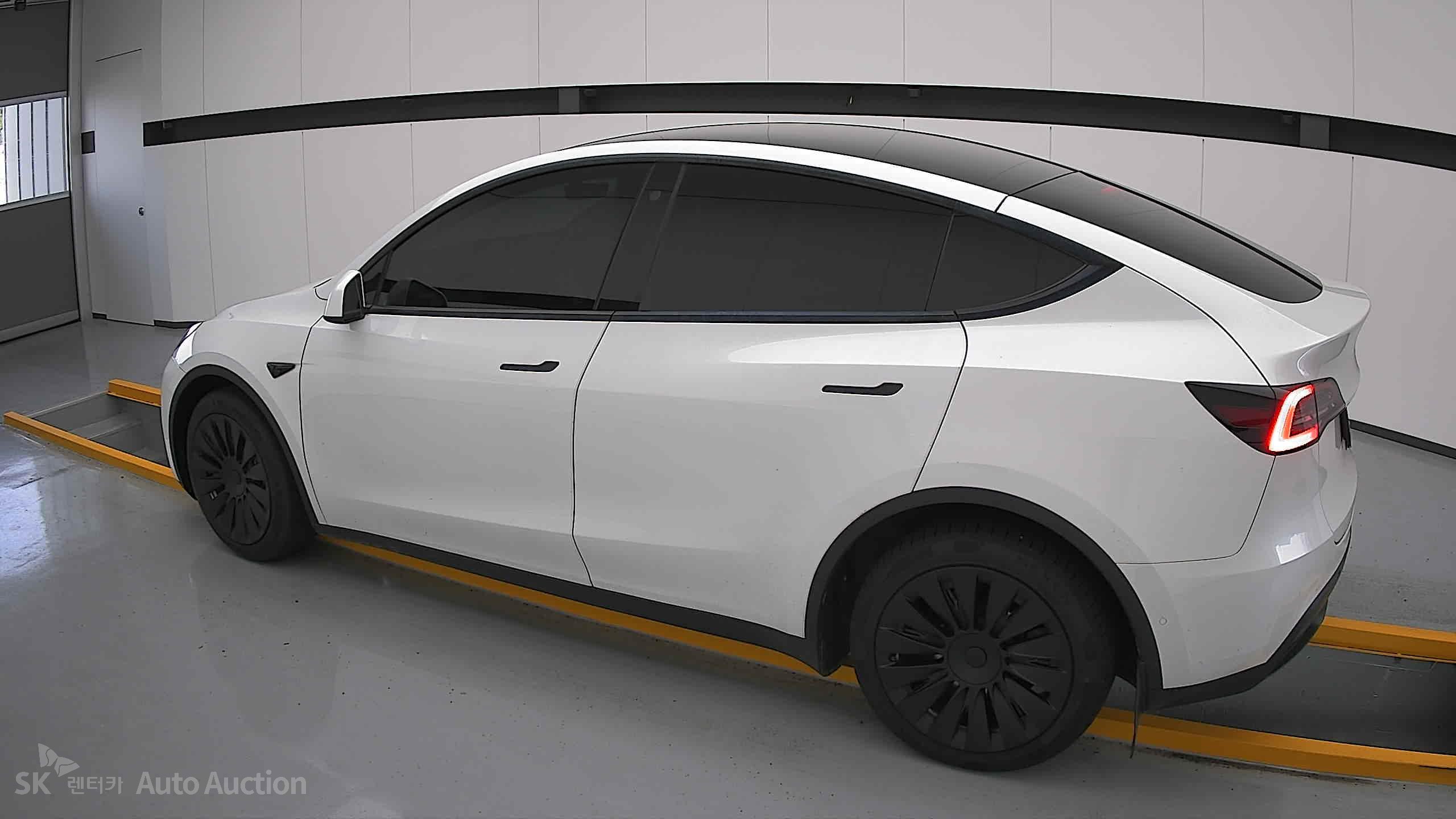 2022 - tesla model y