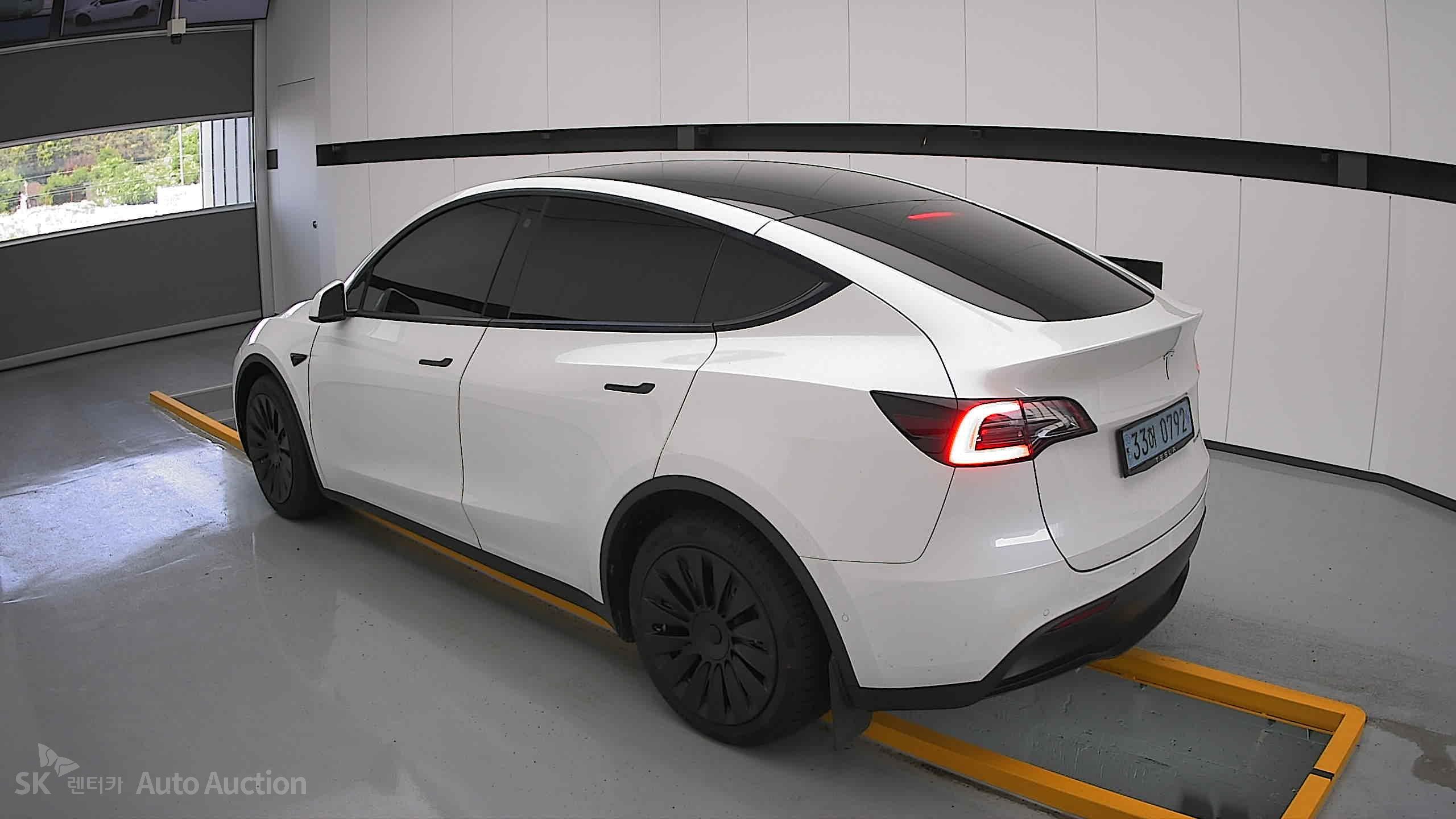 2022 - tesla model y