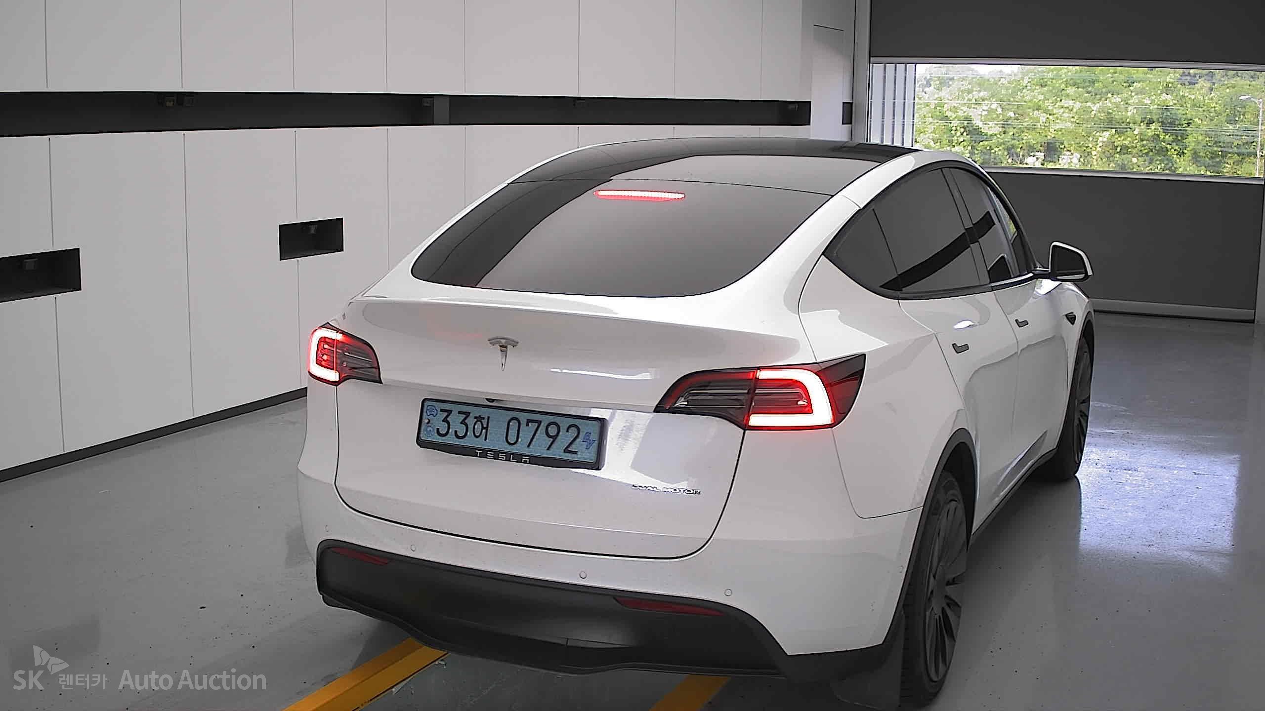 2022 - tesla model y
