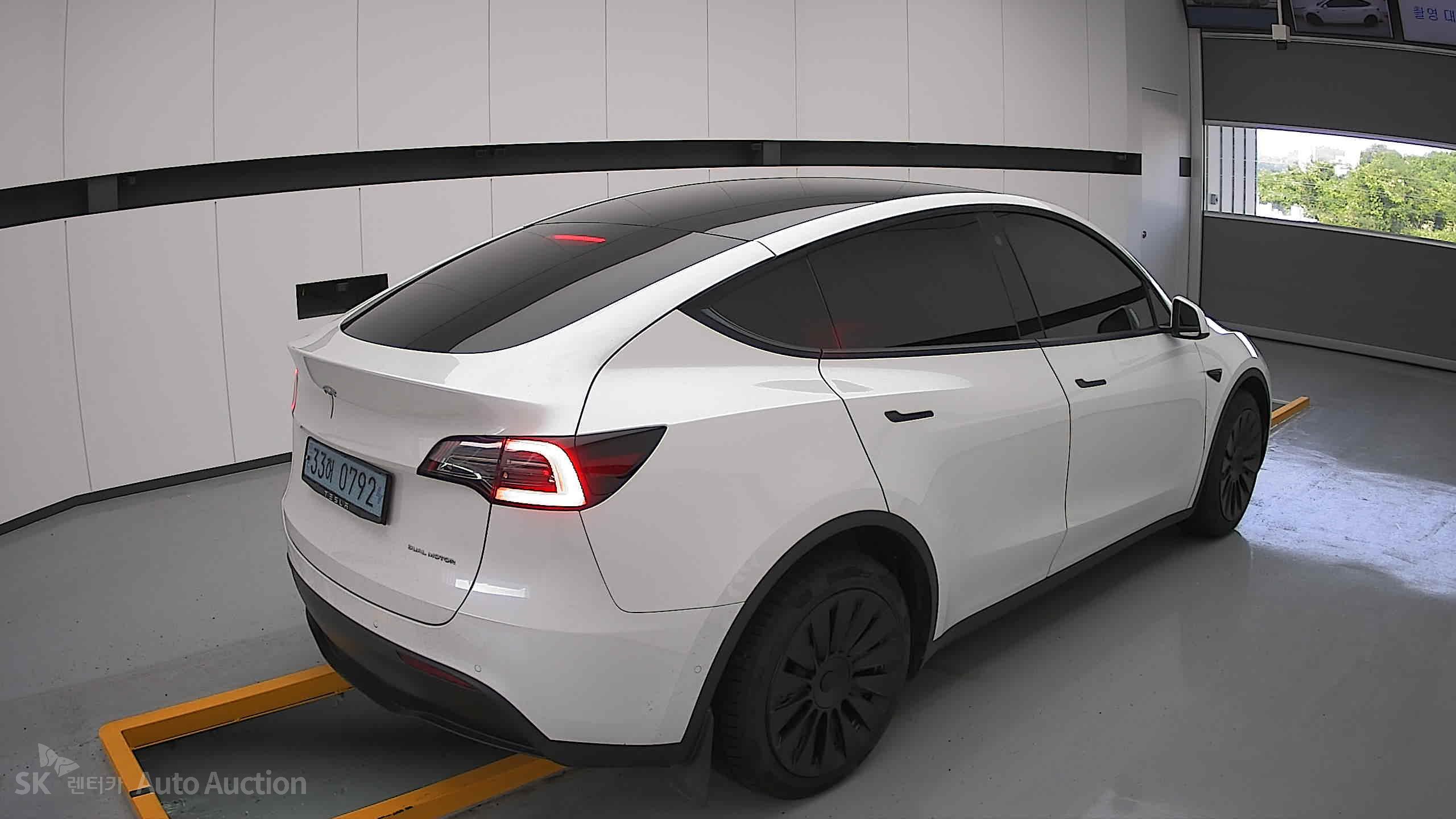 2022 - tesla model y