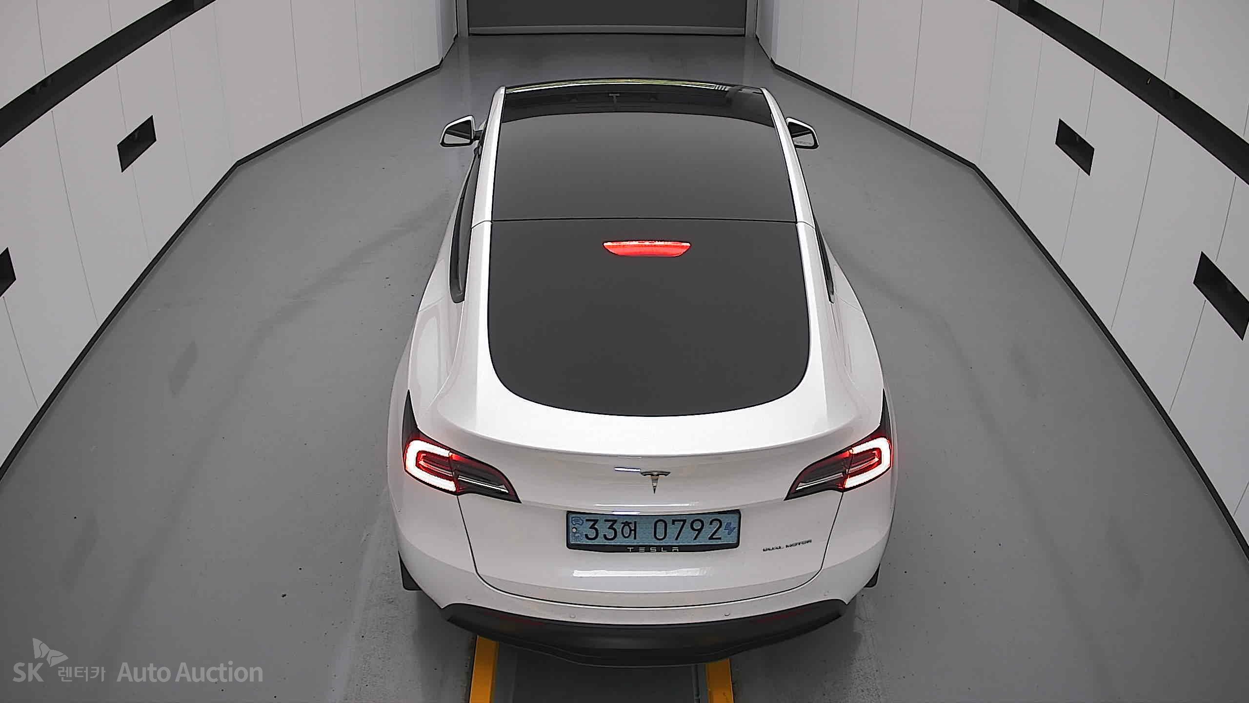 2022 - tesla model y