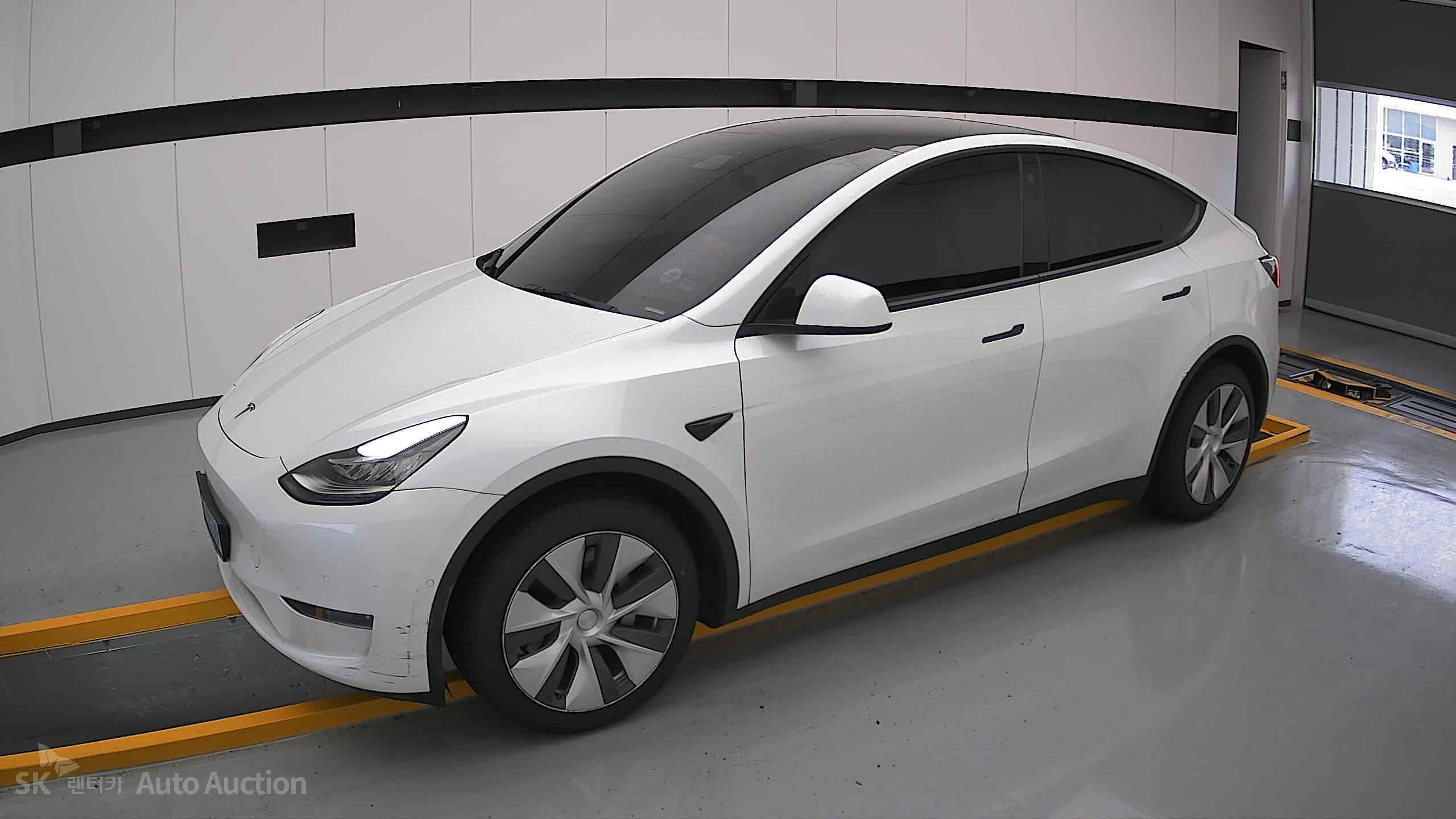 2022 - tesla model y