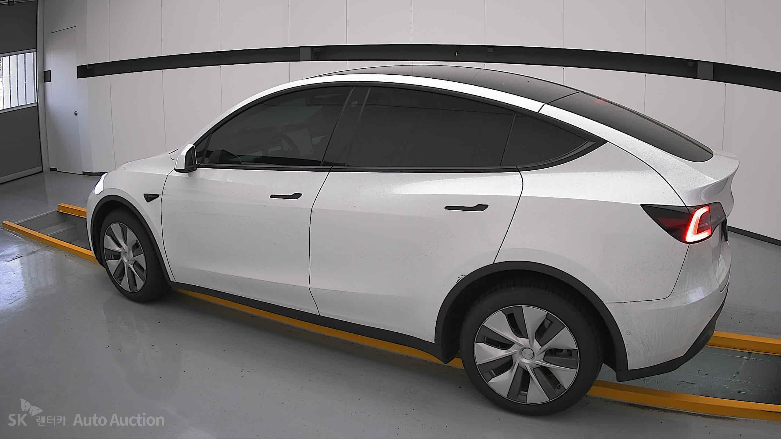 2022 - tesla model y