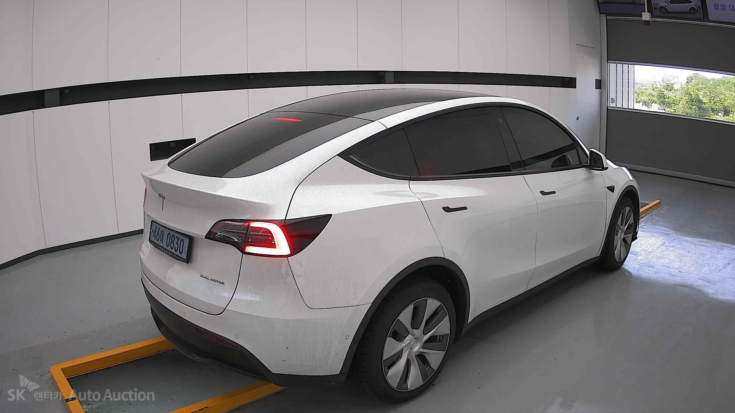 2022 - tesla model y