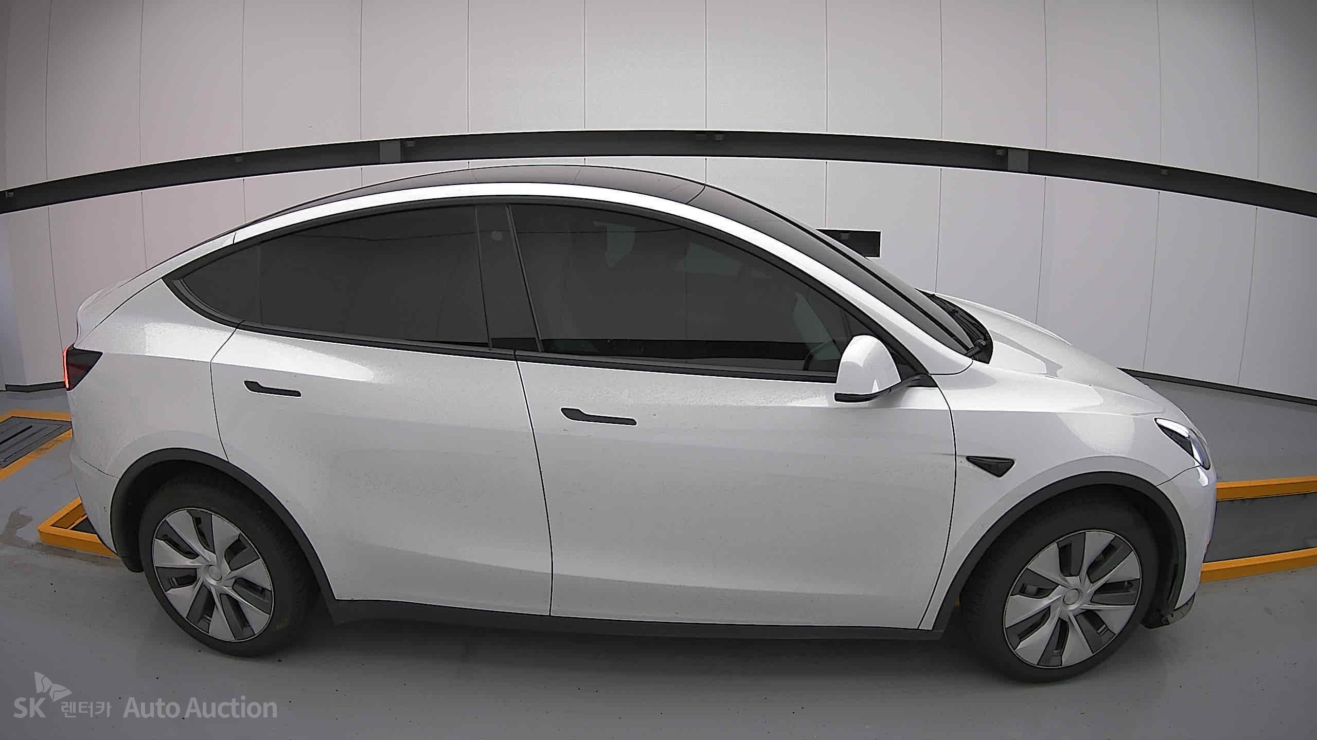 2022 - tesla model y