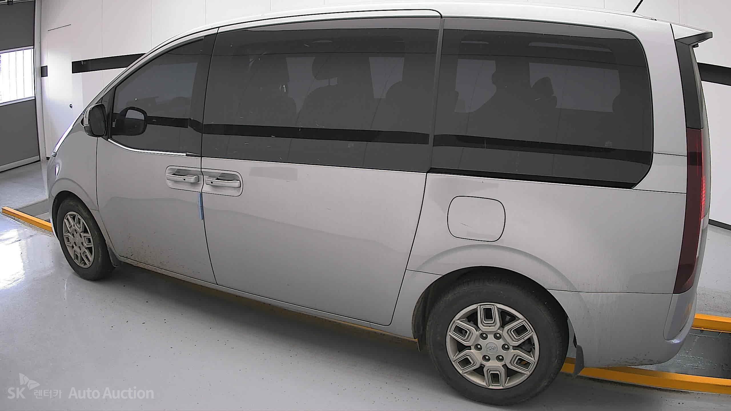 2022 - hyundai staria