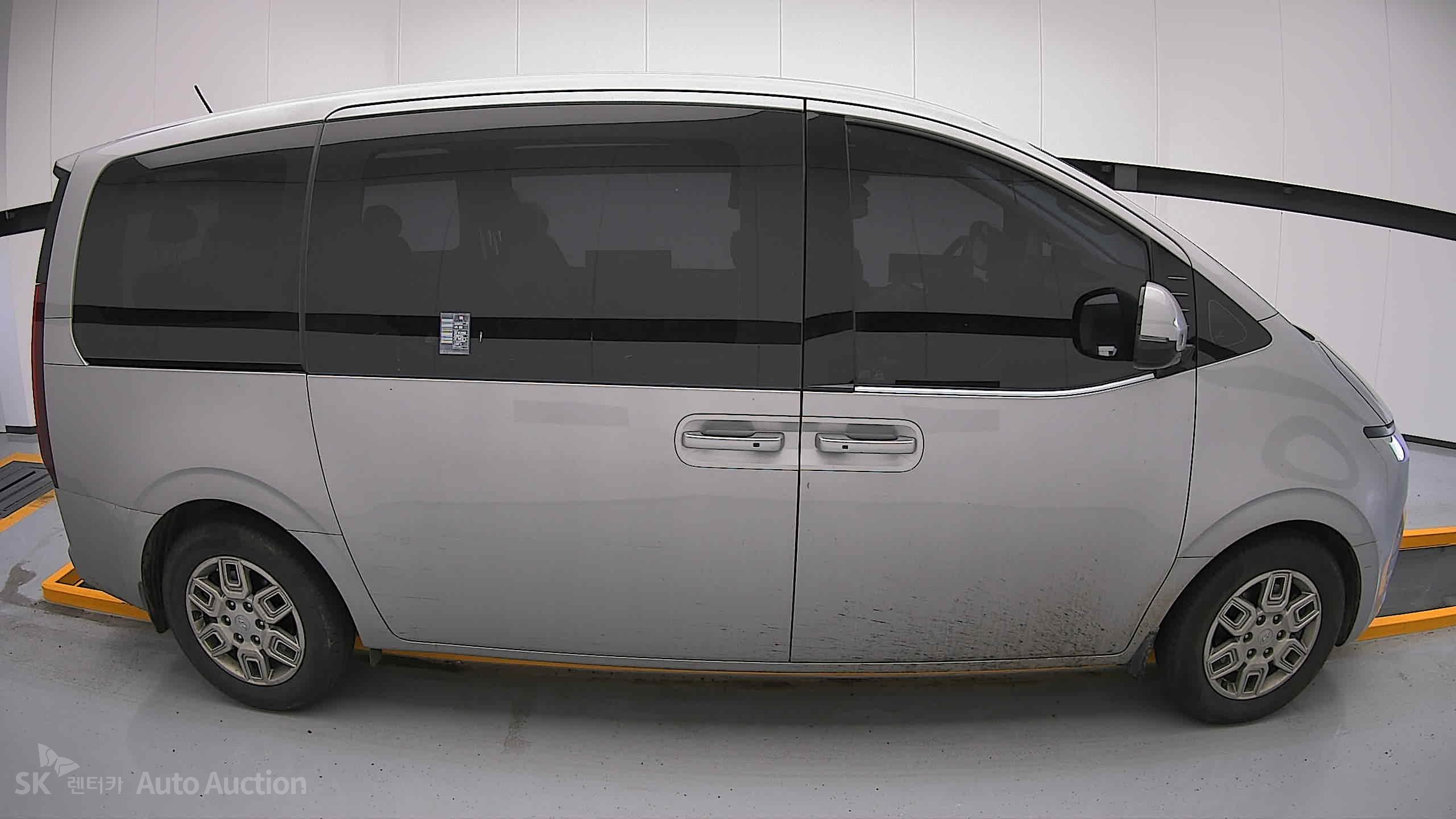 2022 - hyundai staria