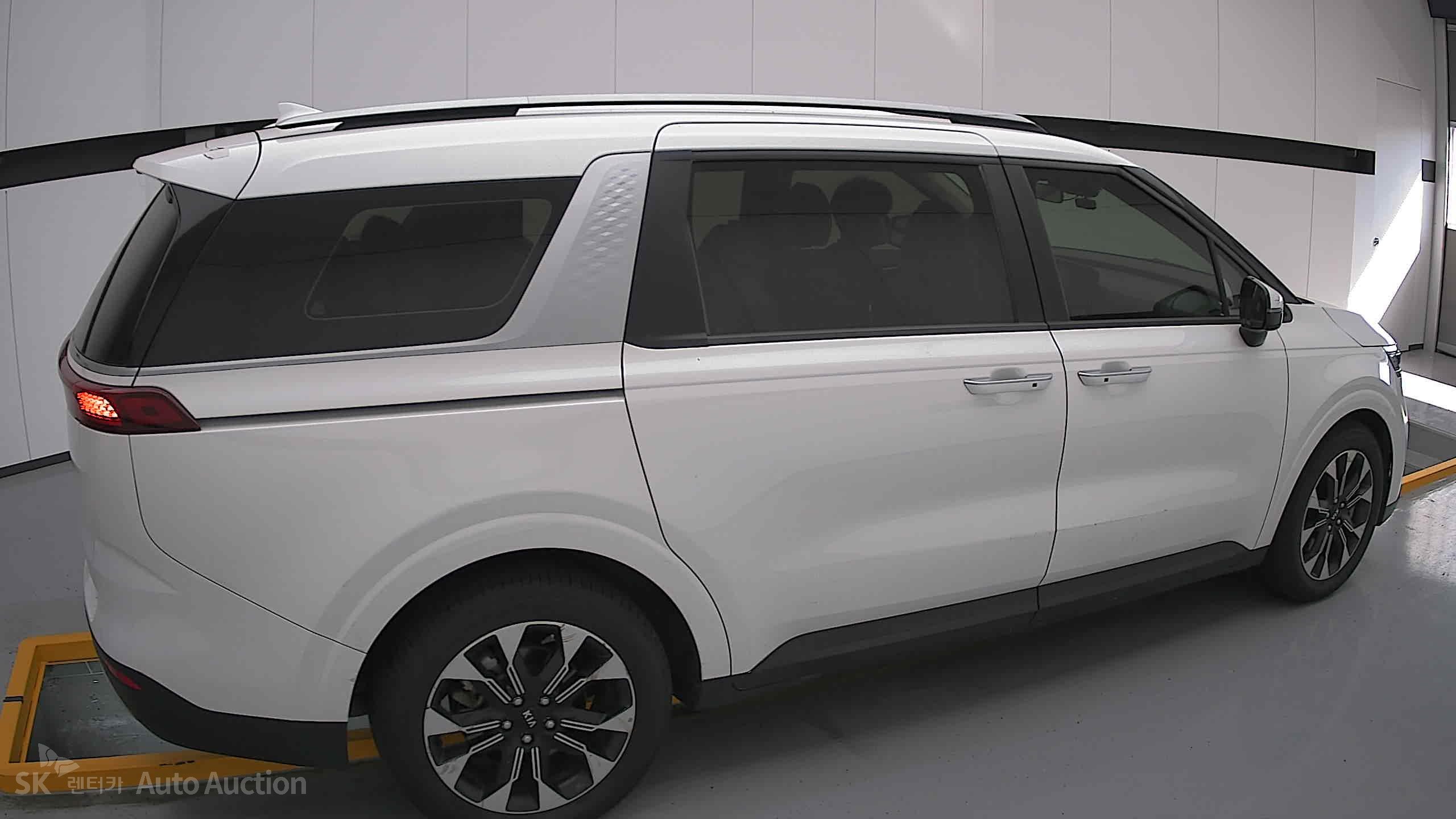 2021 - kia carnival