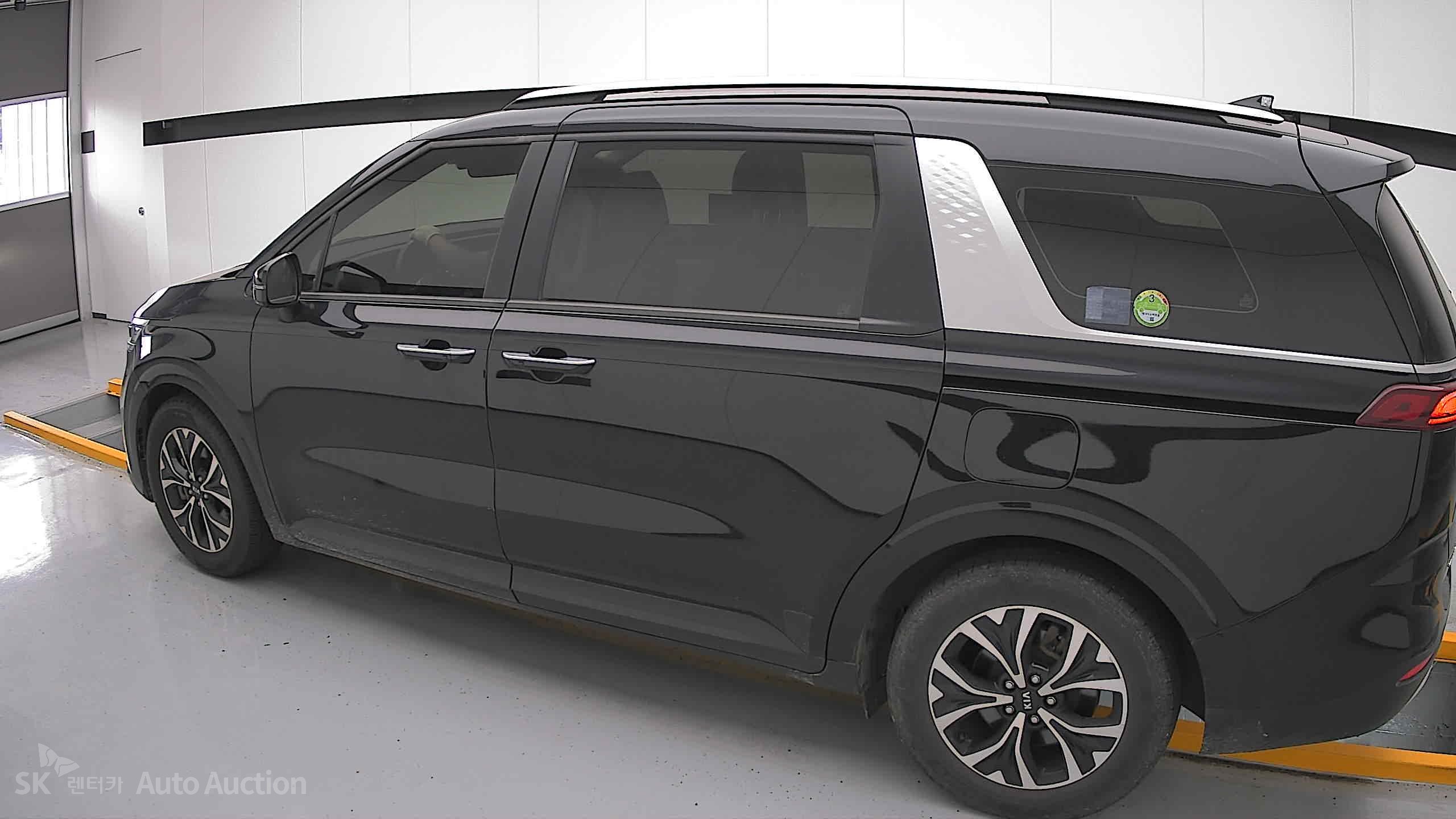 2021 - kia carnival