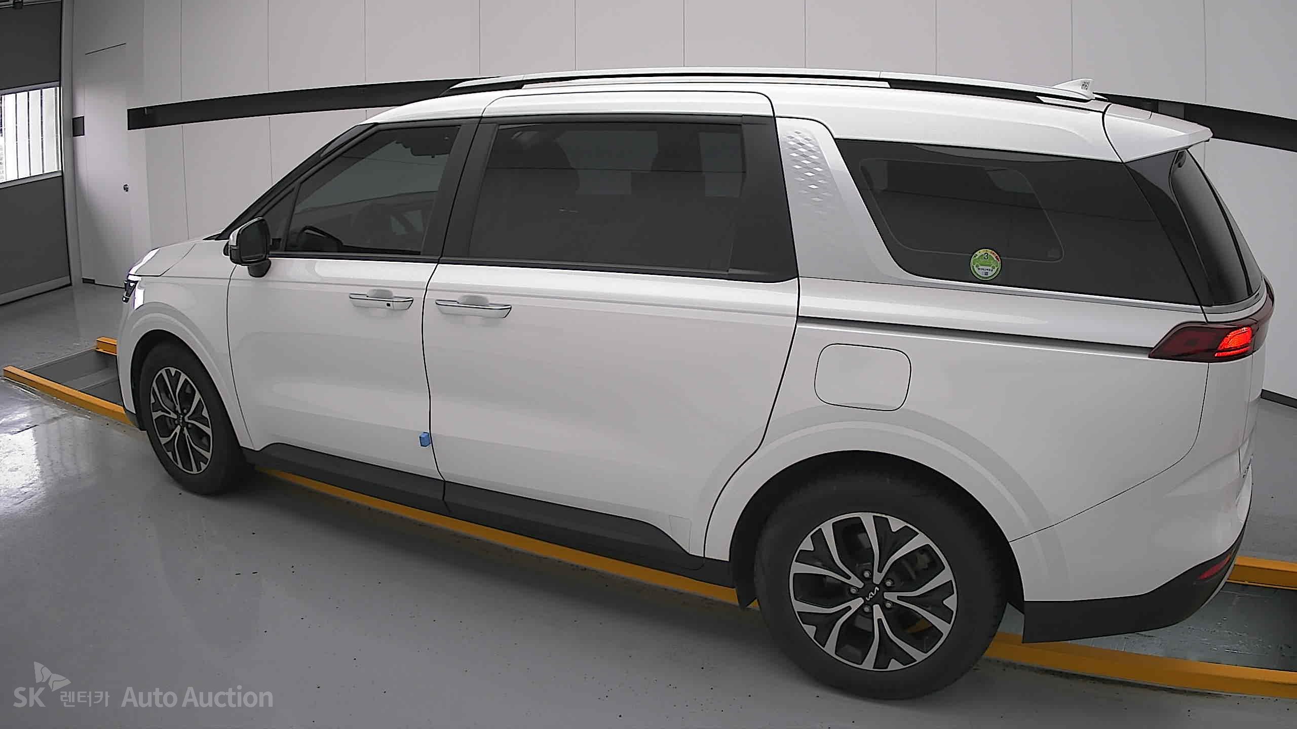 2023 - kia carnival