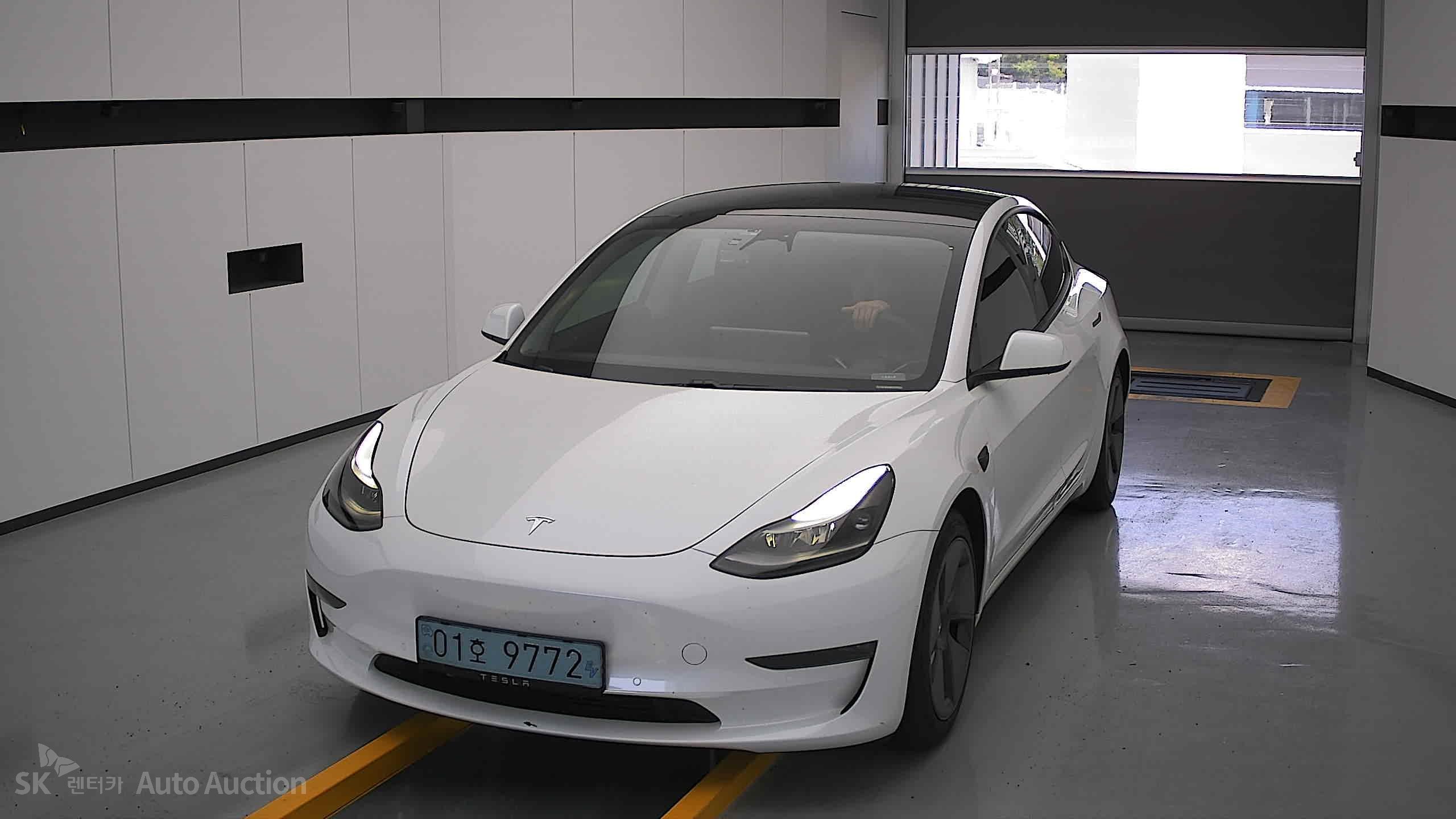 2021 - tesla model 3