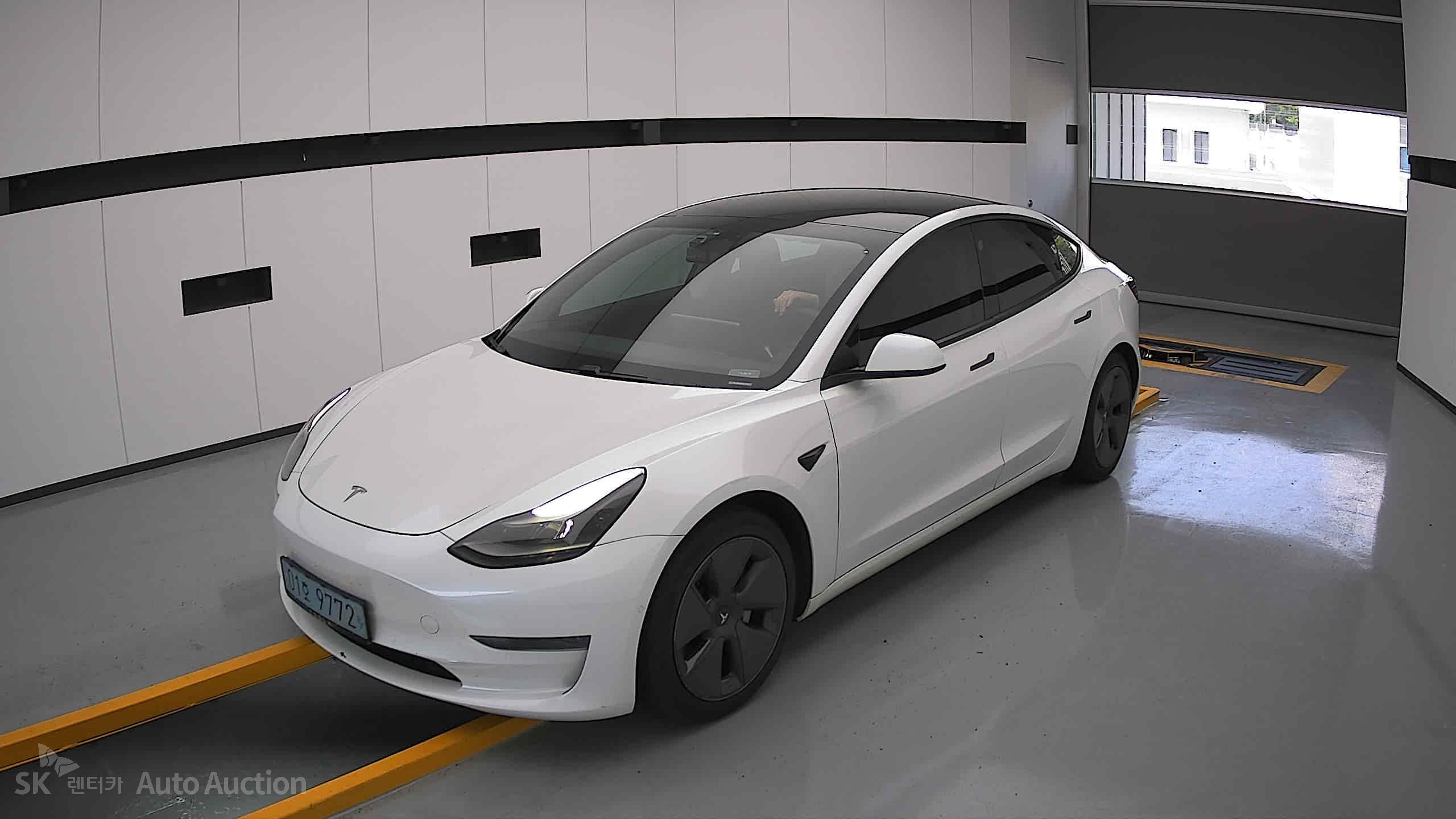 2021 - tesla model 3