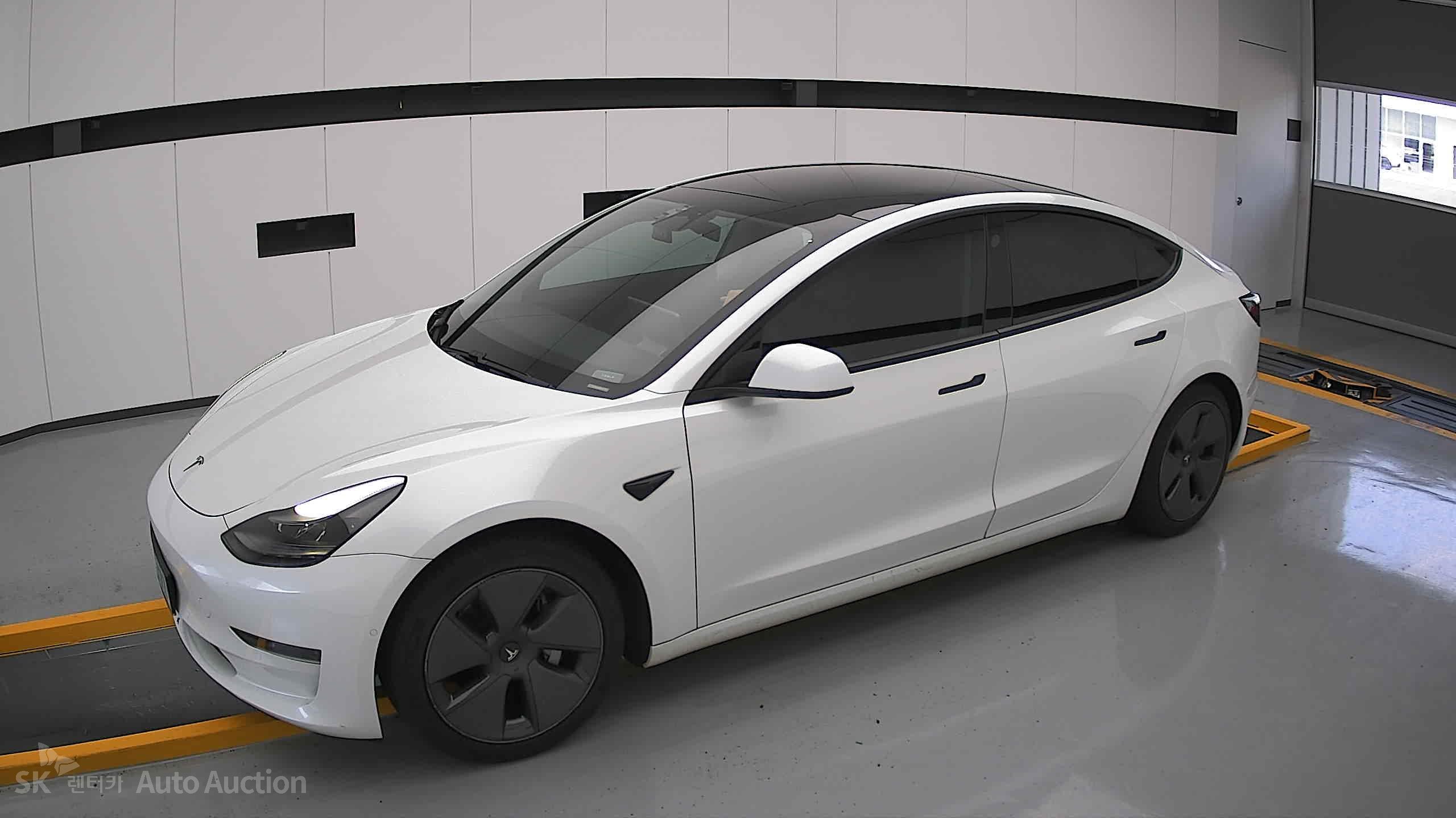 2021 - tesla model 3