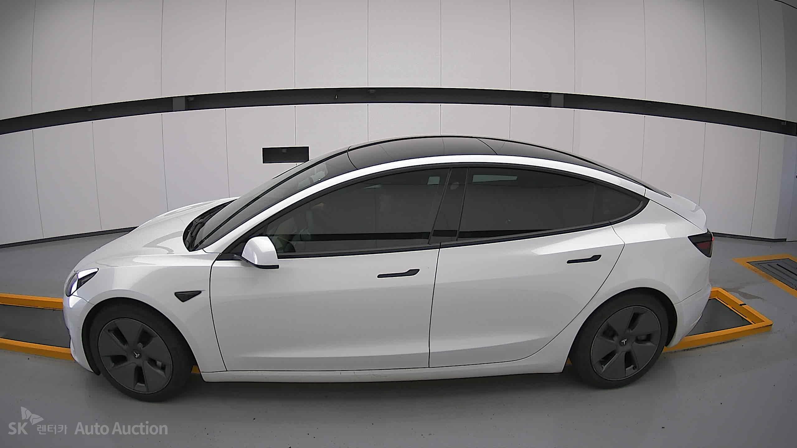 2021 - tesla model 3