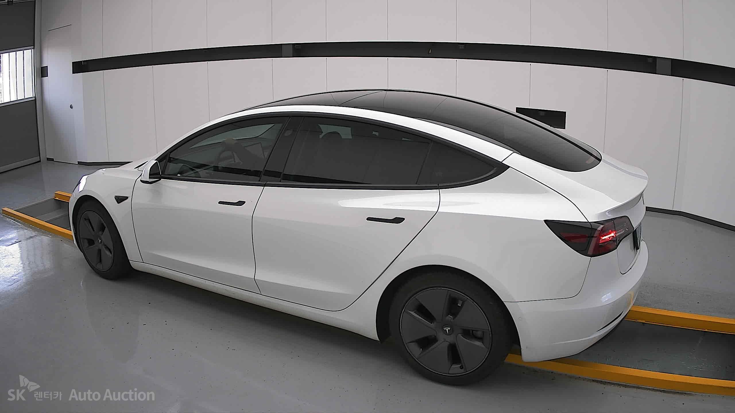 2021 - tesla model 3
