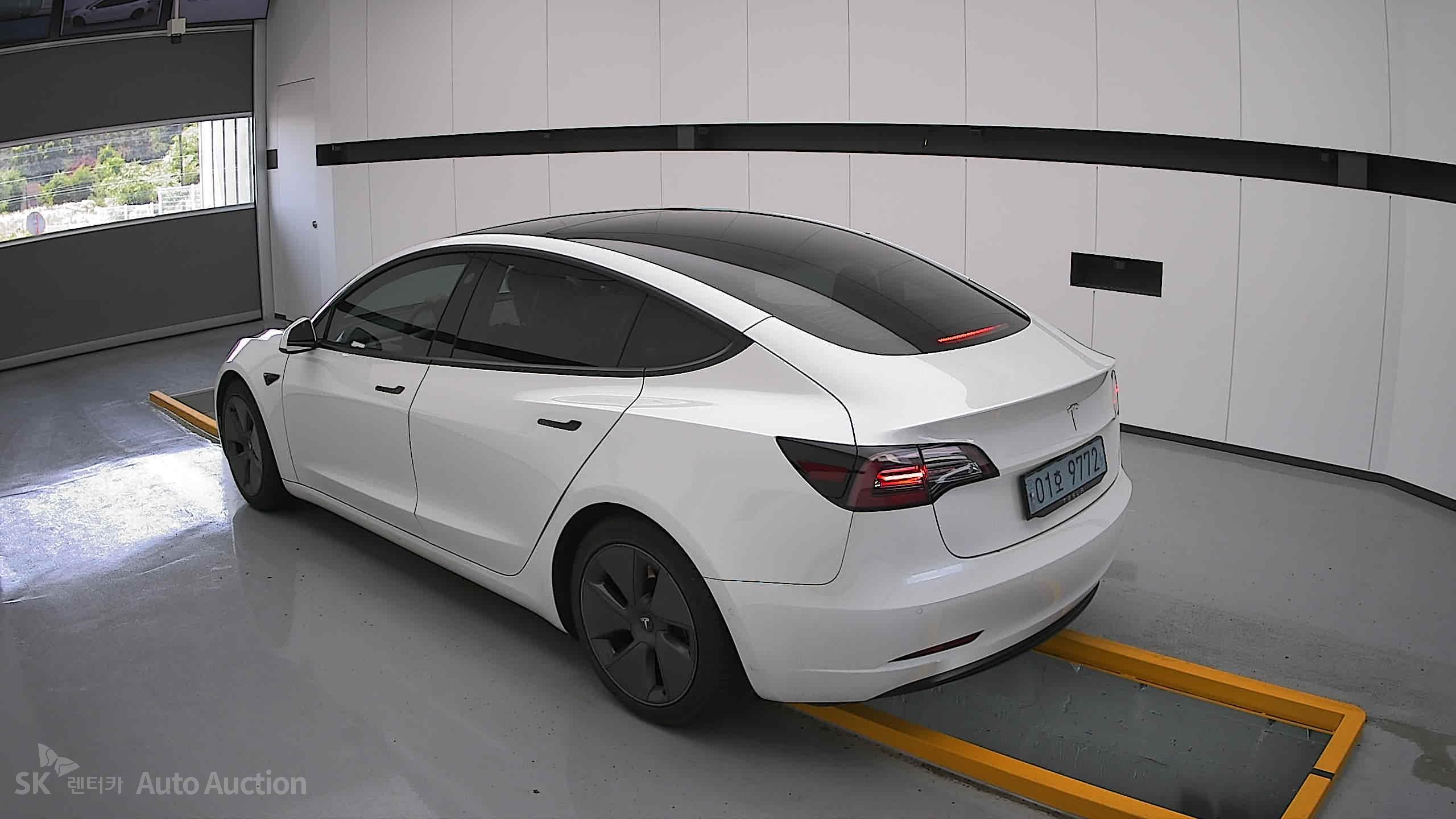 2021 - tesla model 3