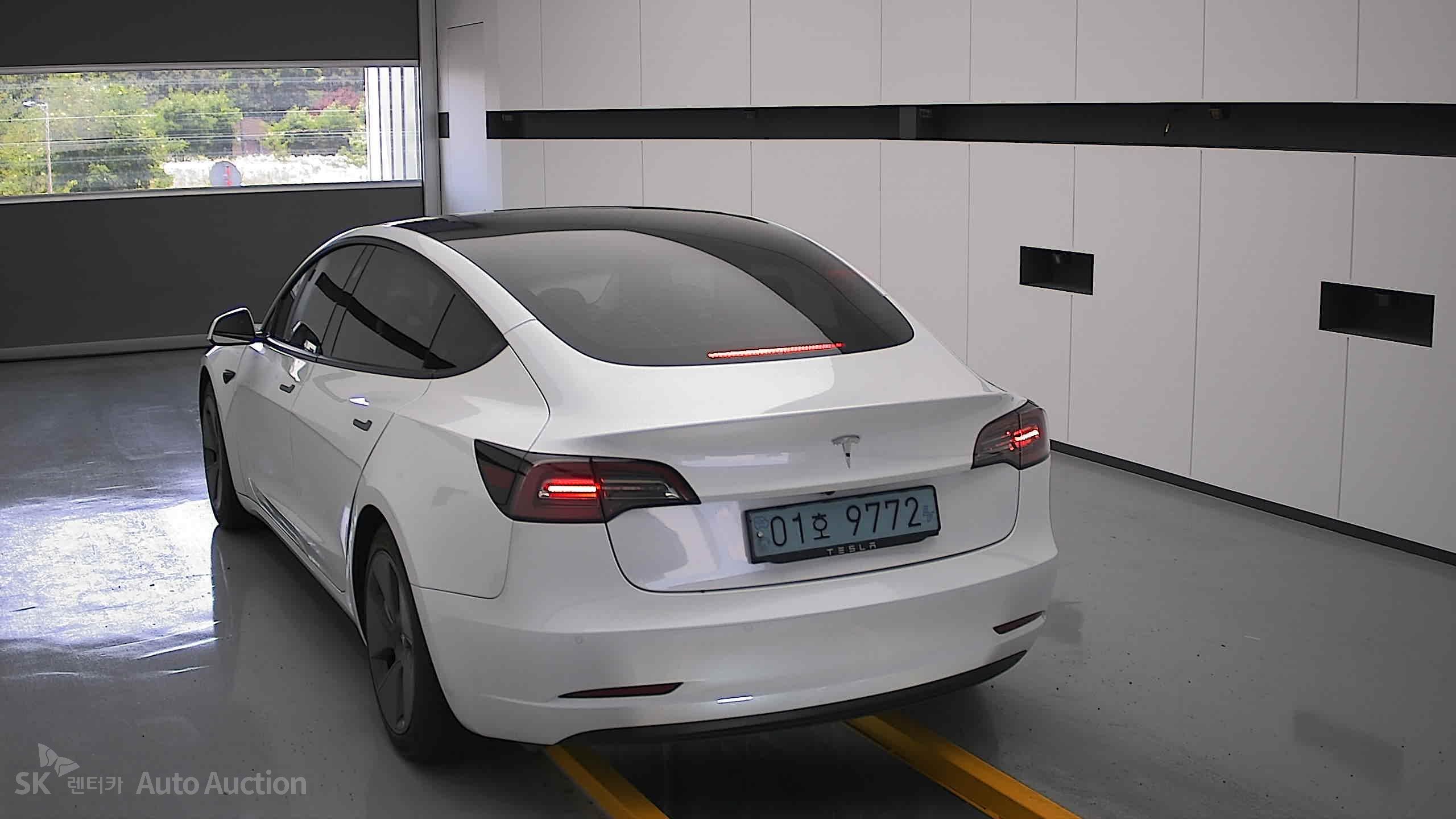 2021 - tesla model 3
