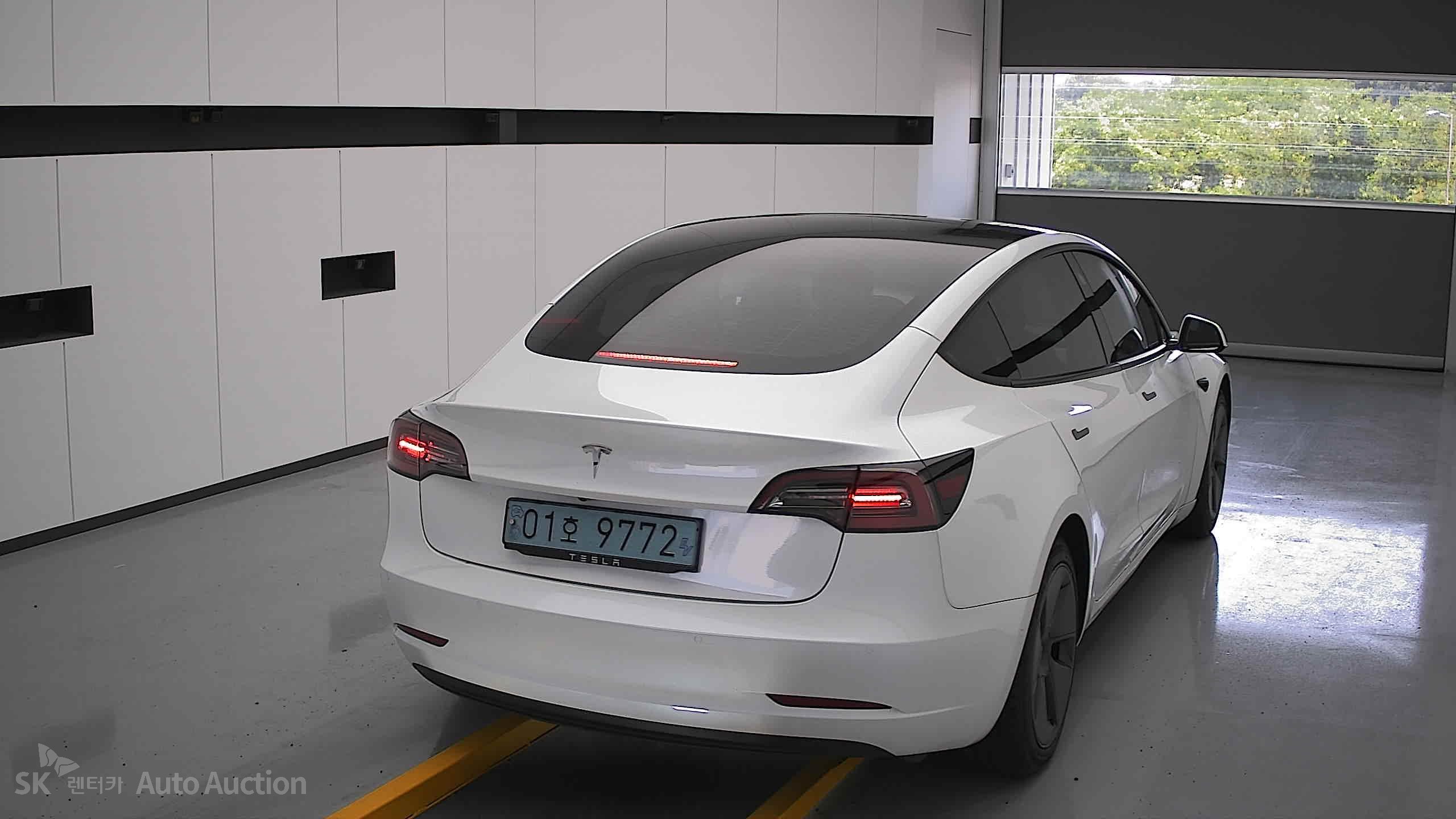 2021 - tesla model 3