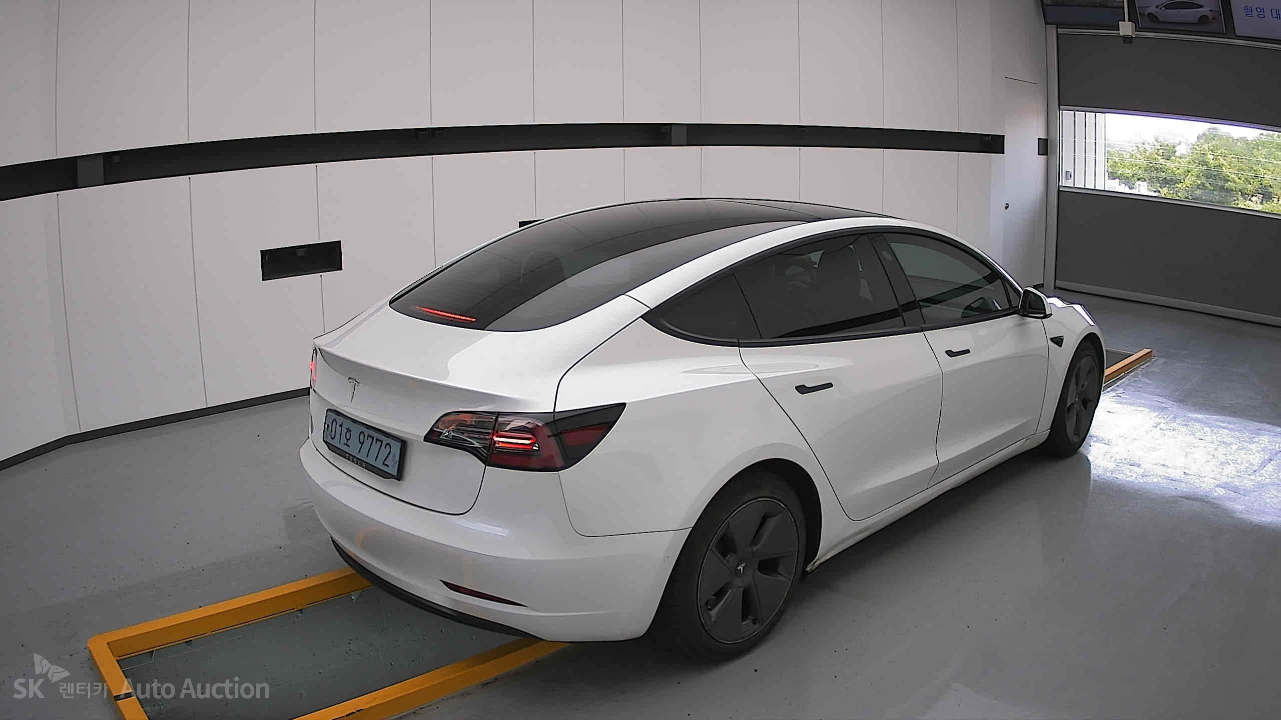 2021 - tesla model 3