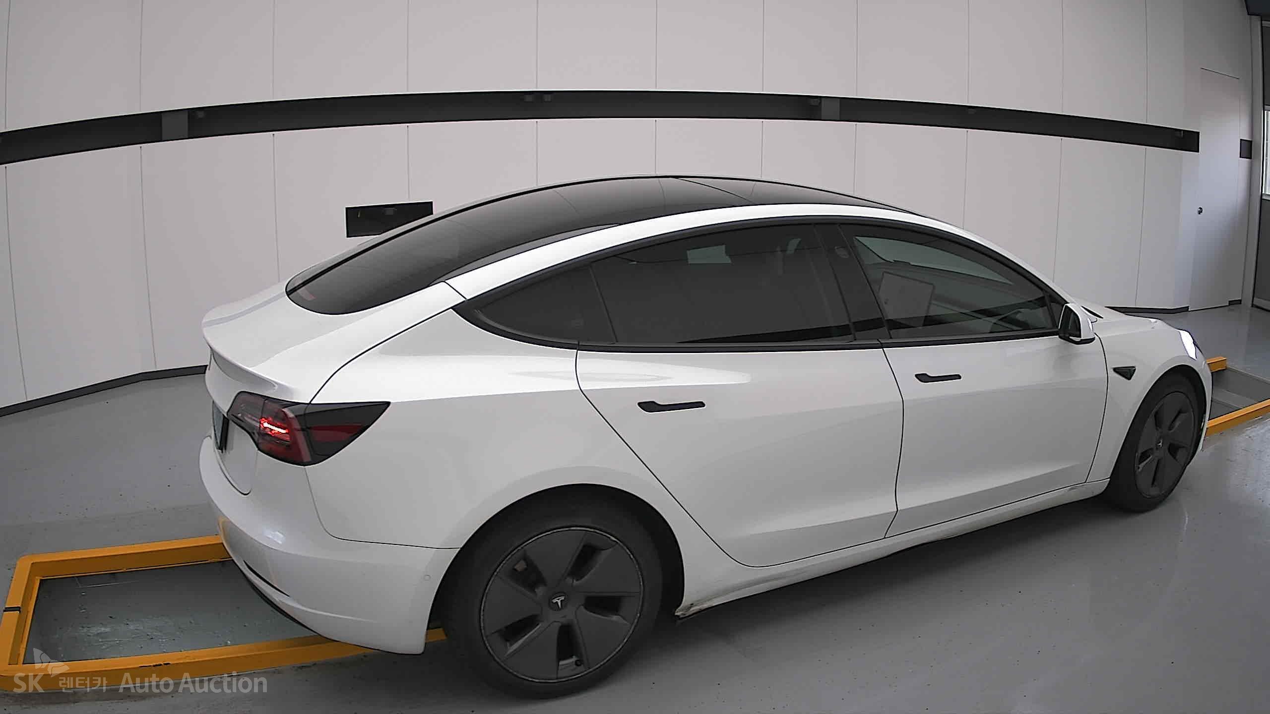 2021 - tesla model 3