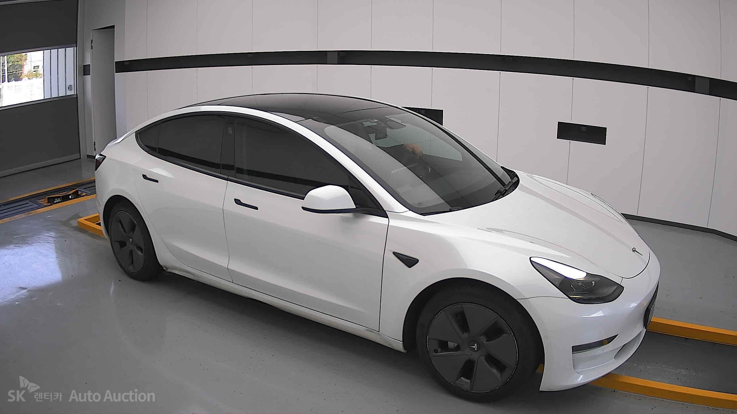 2021 - tesla model 3