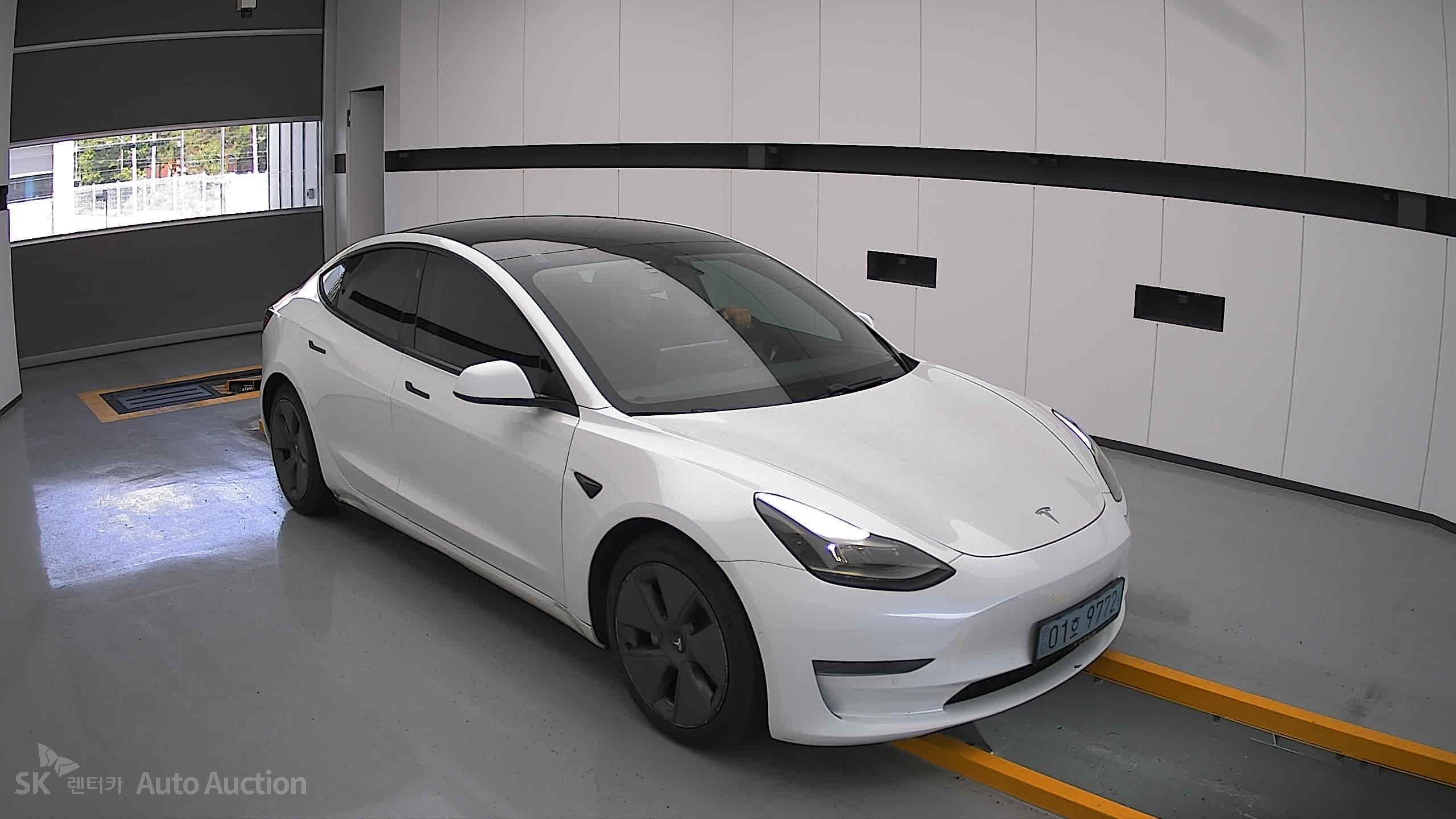 2021 - tesla model 3