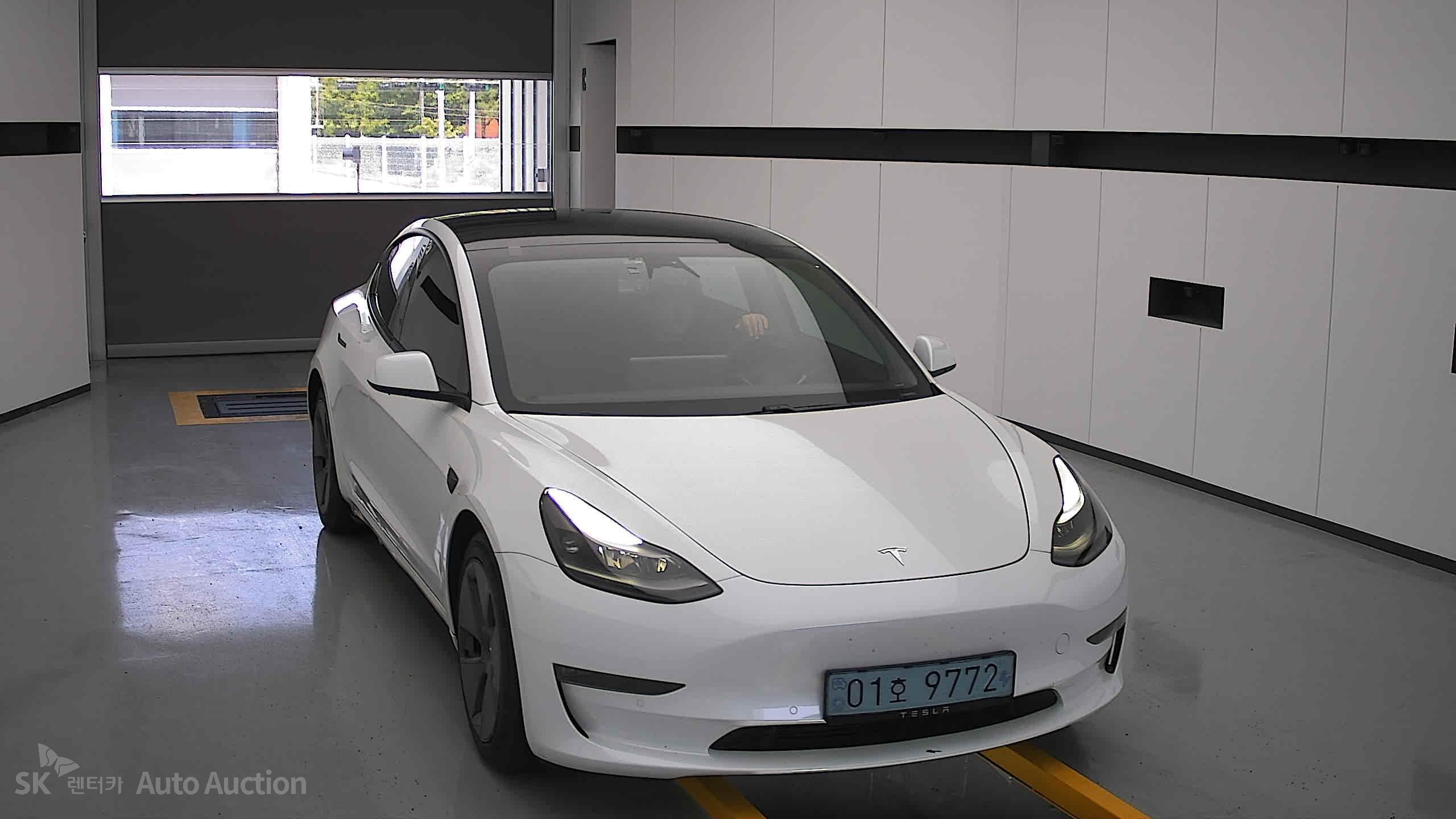 2021 - tesla model 3