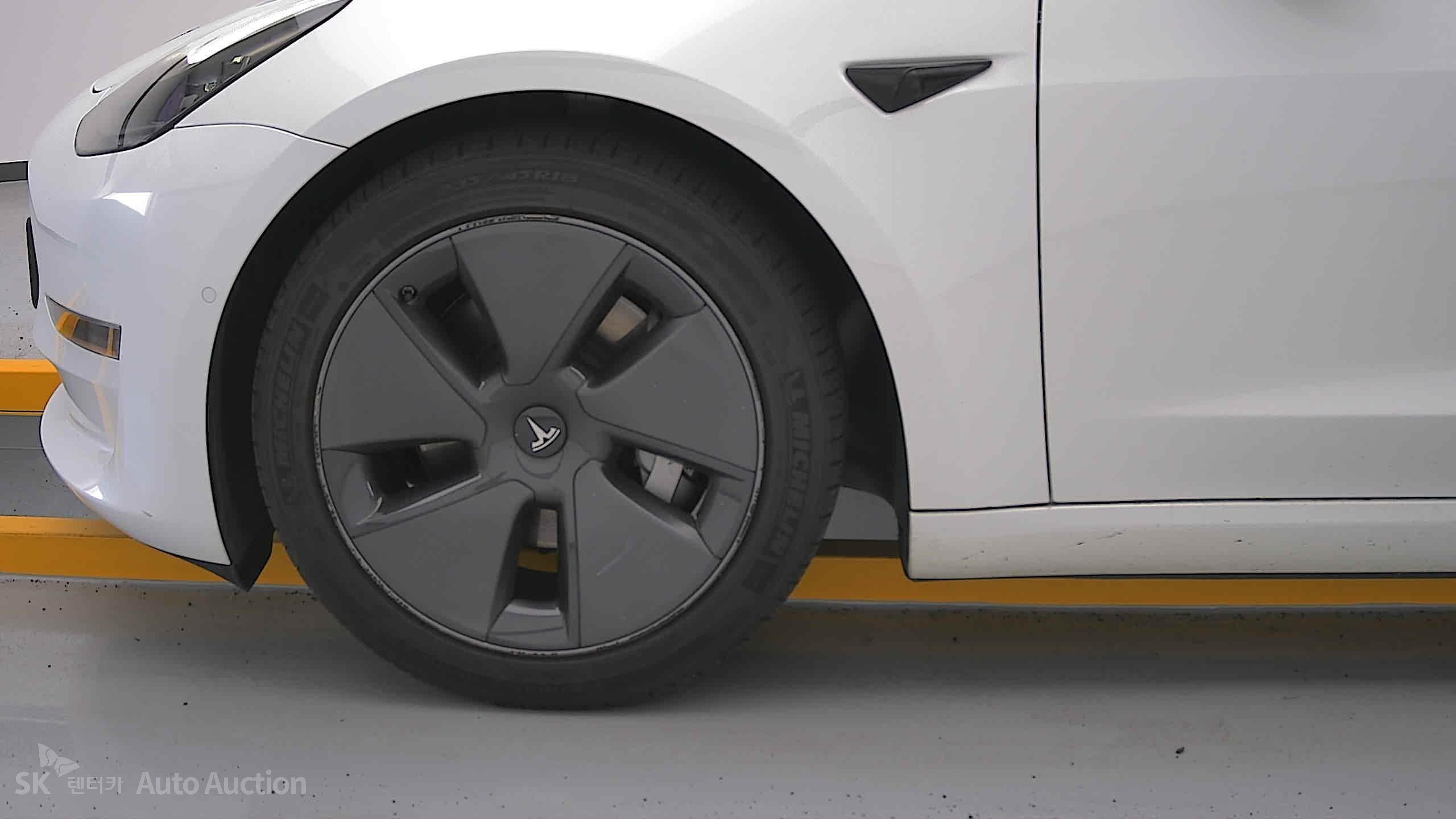 2021 - tesla model 3