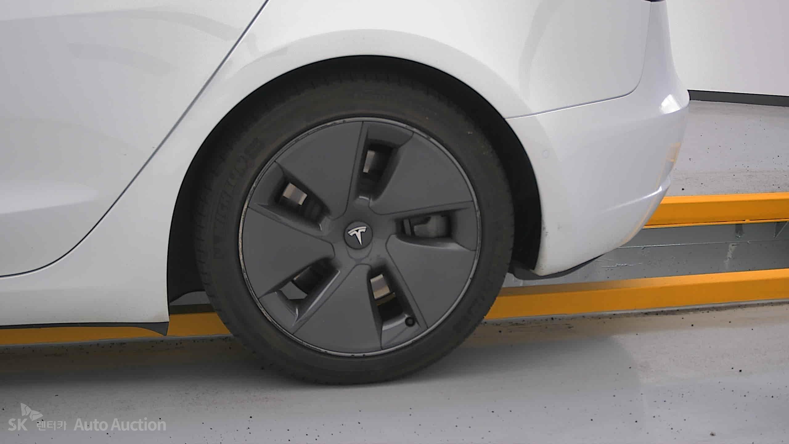 2021 - tesla model 3