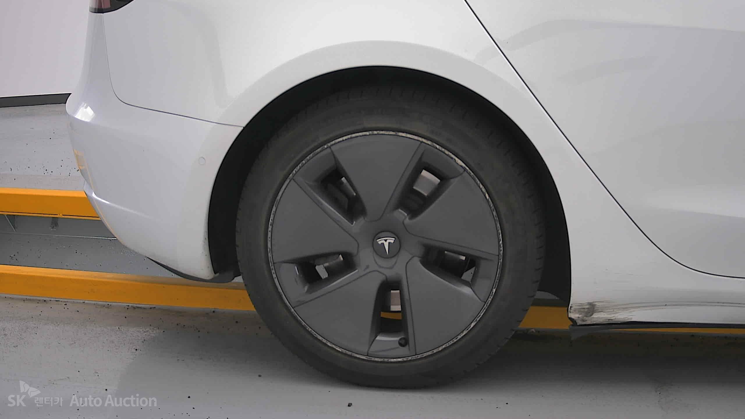 2021 - tesla model 3