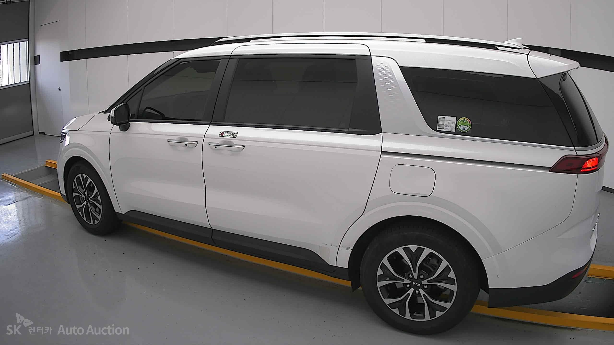 2021 - kia carnival