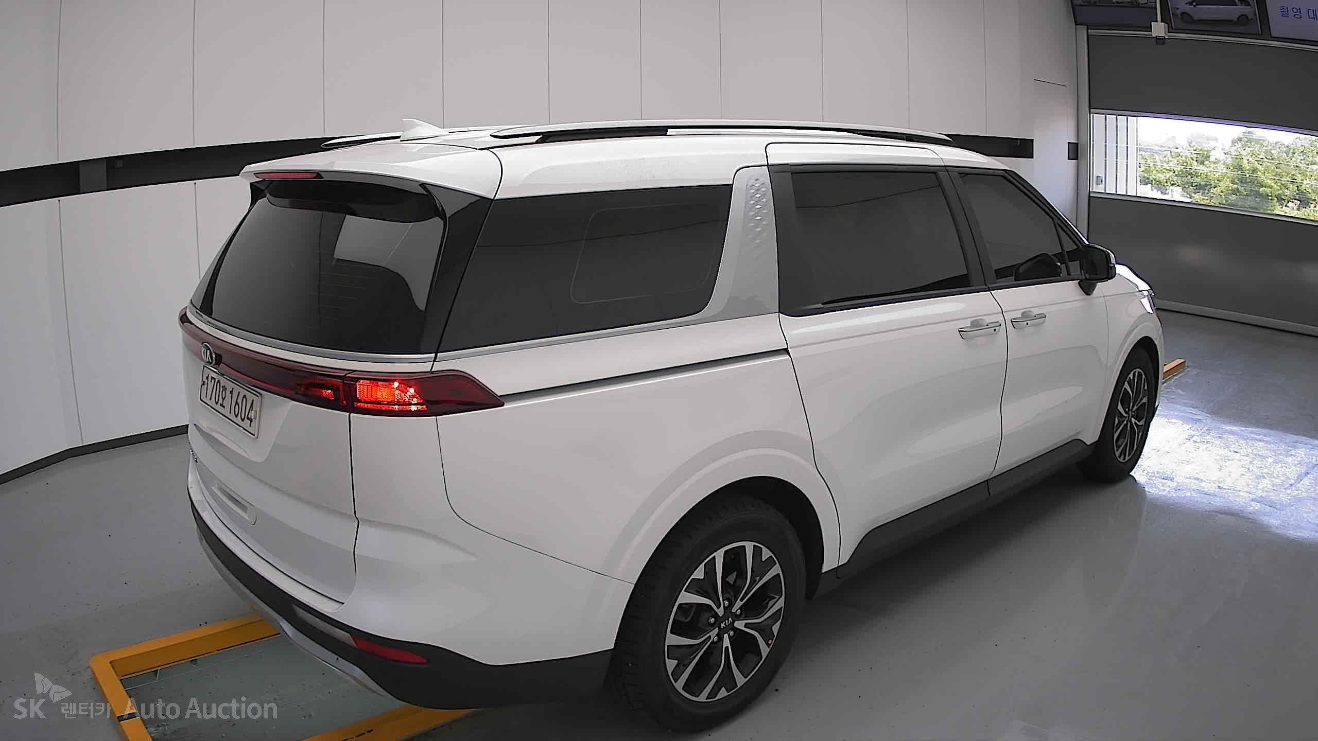 2021 - kia carnival