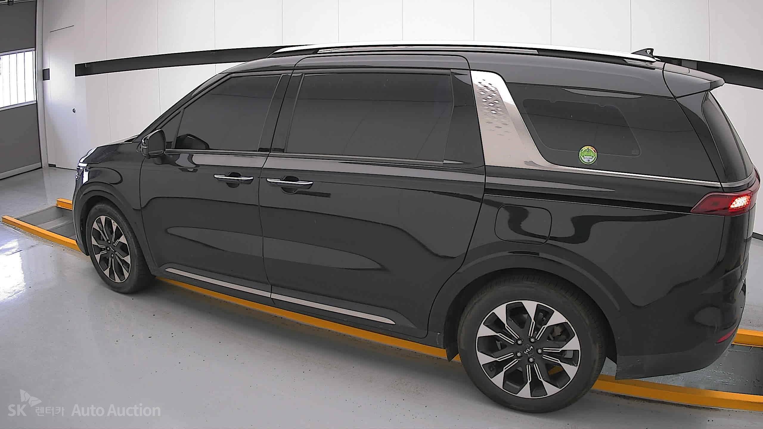 2023 - kia carnival