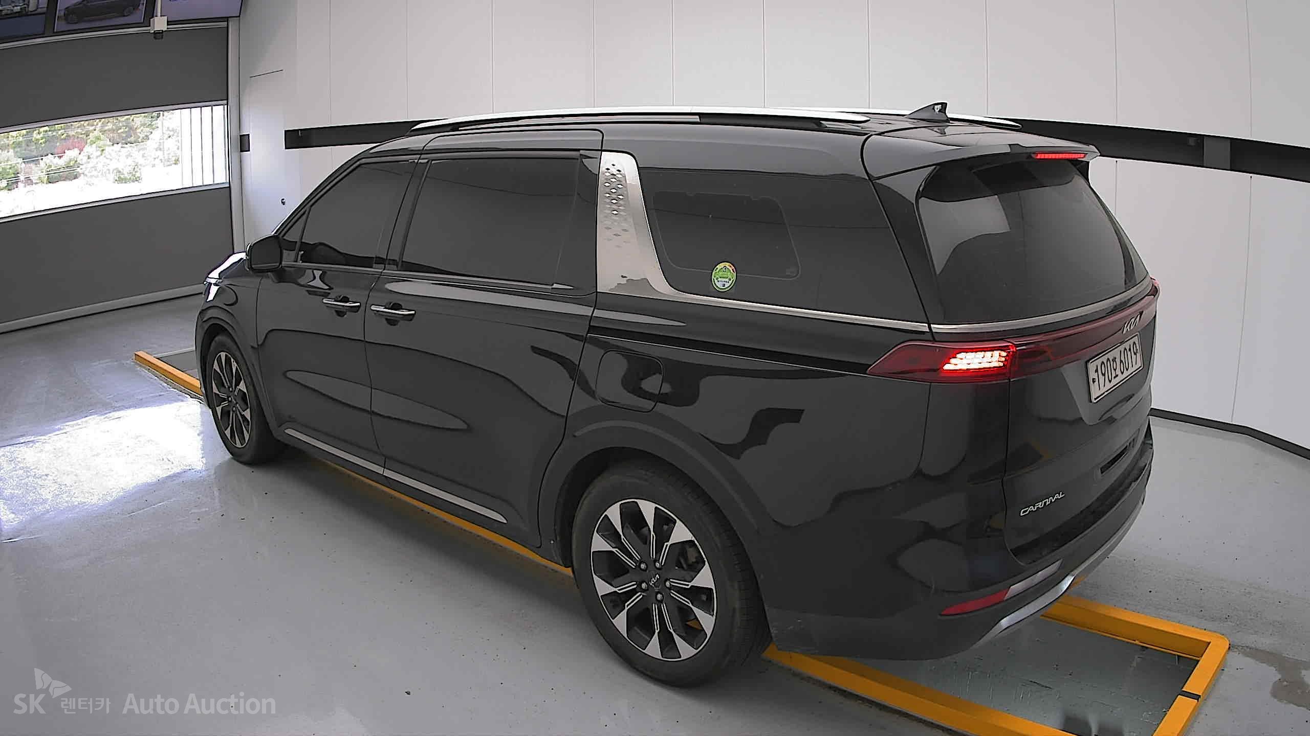 2023 - kia carnival