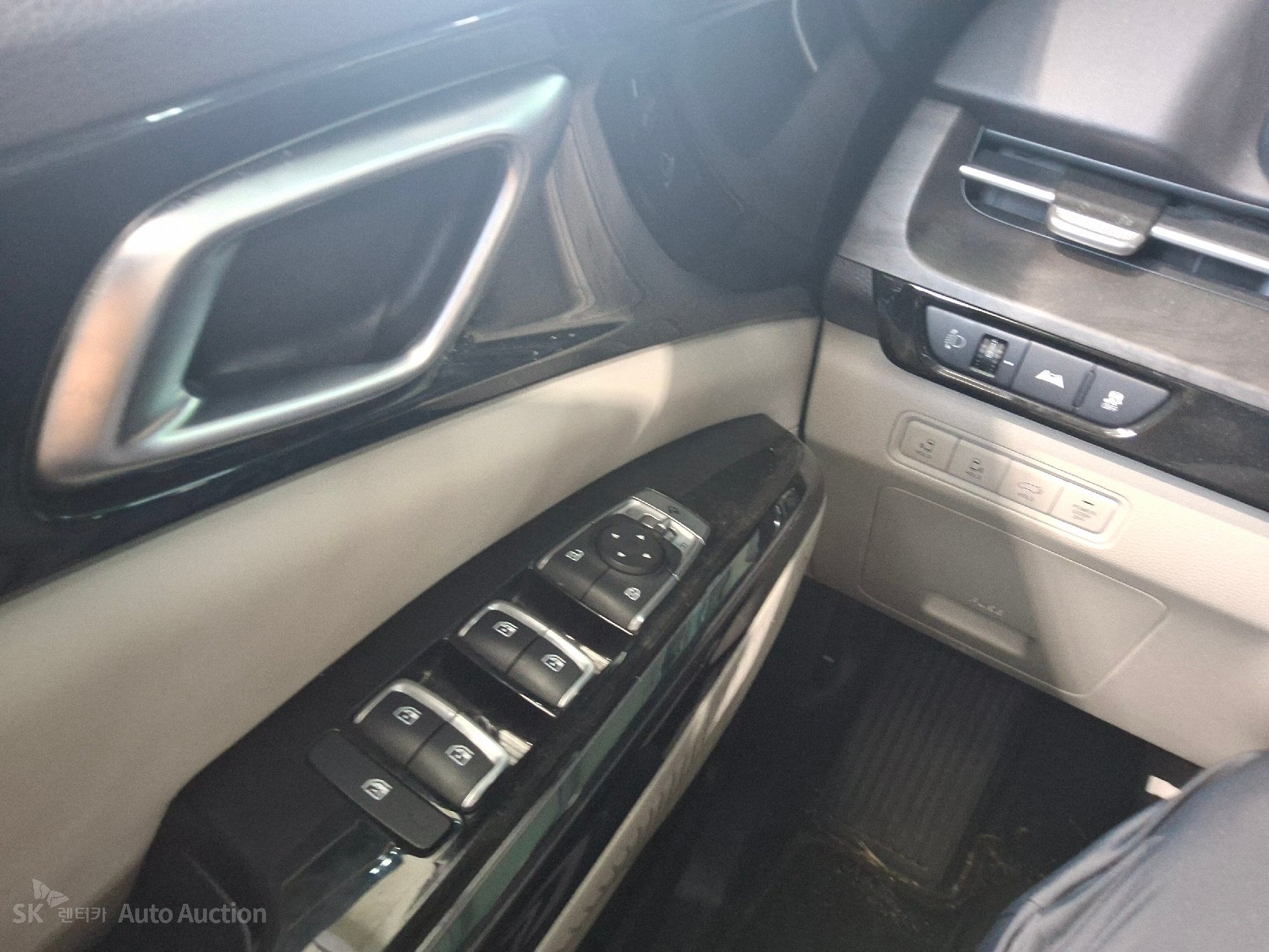 2023 - kia carnival