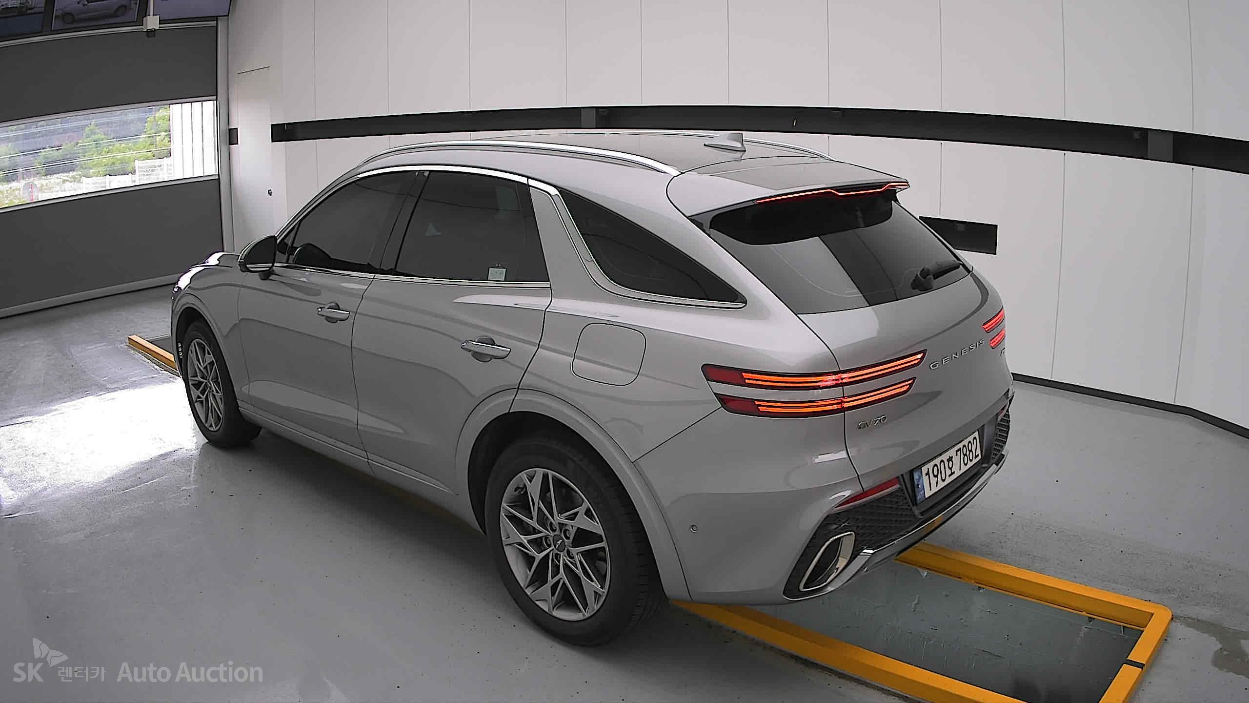 2023 - genesis gv70