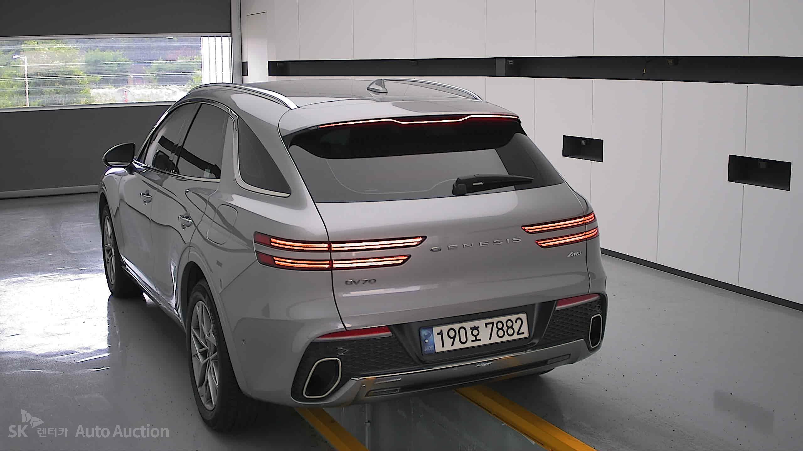 2023 - genesis gv70