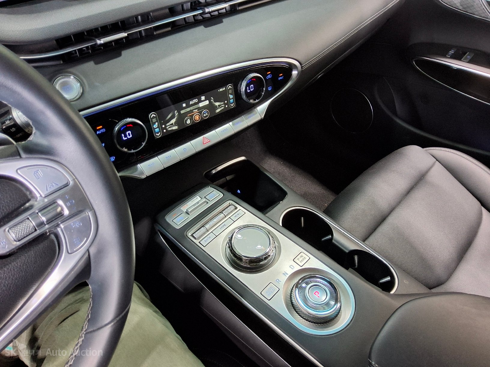 2023 - genesis gv70