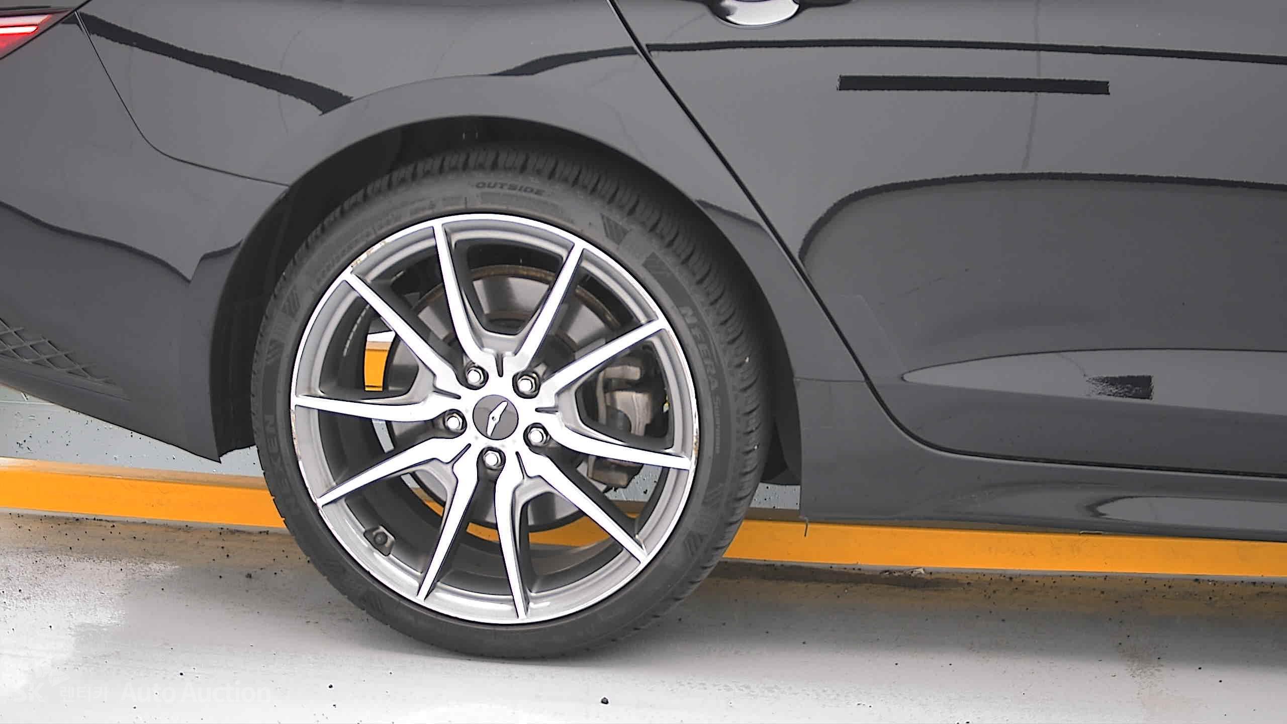 2022 - genesis g70