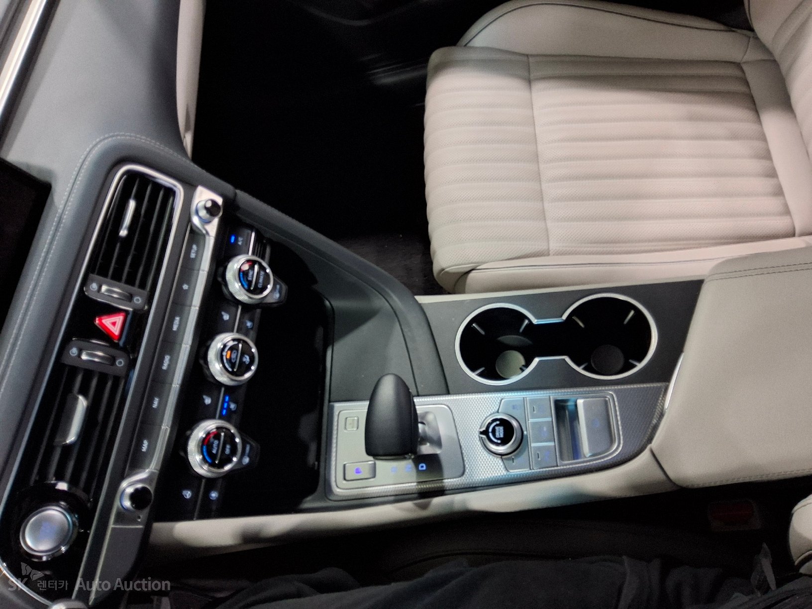 2022 - genesis g70