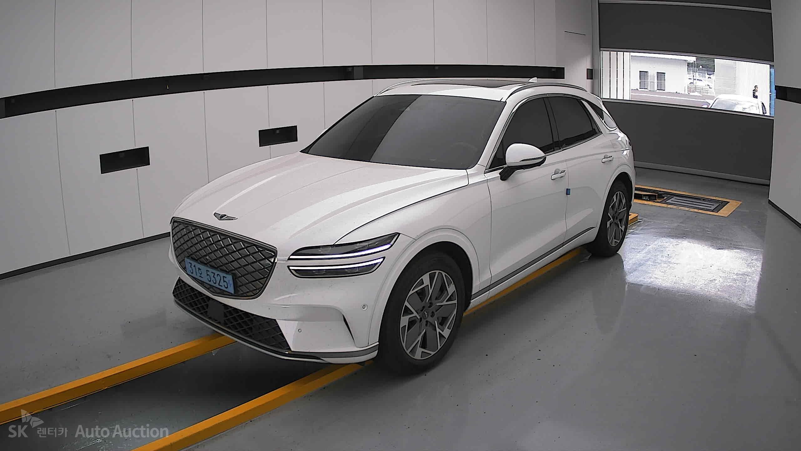 2022 - genesis egv70