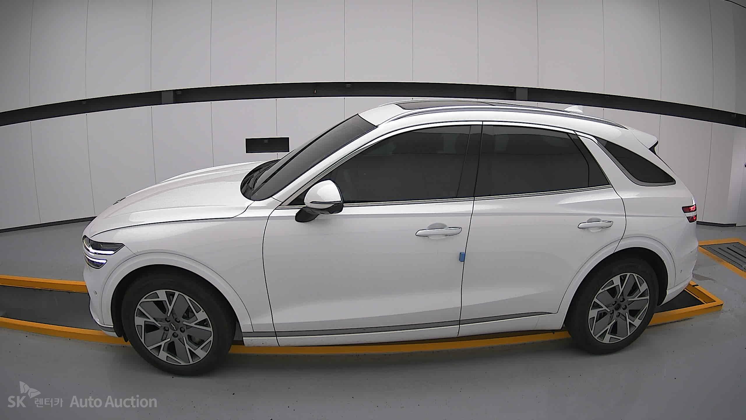 2022 - genesis egv70